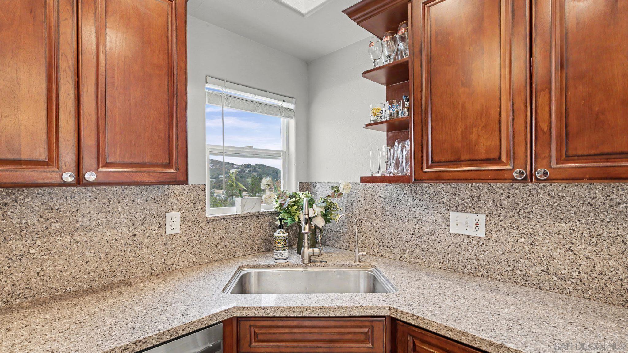 Detail Gallery Image 14 of 47 For 2042  Cherokee Lane, Escondido,  CA 92026 - 5 Beds | 2/1 Baths