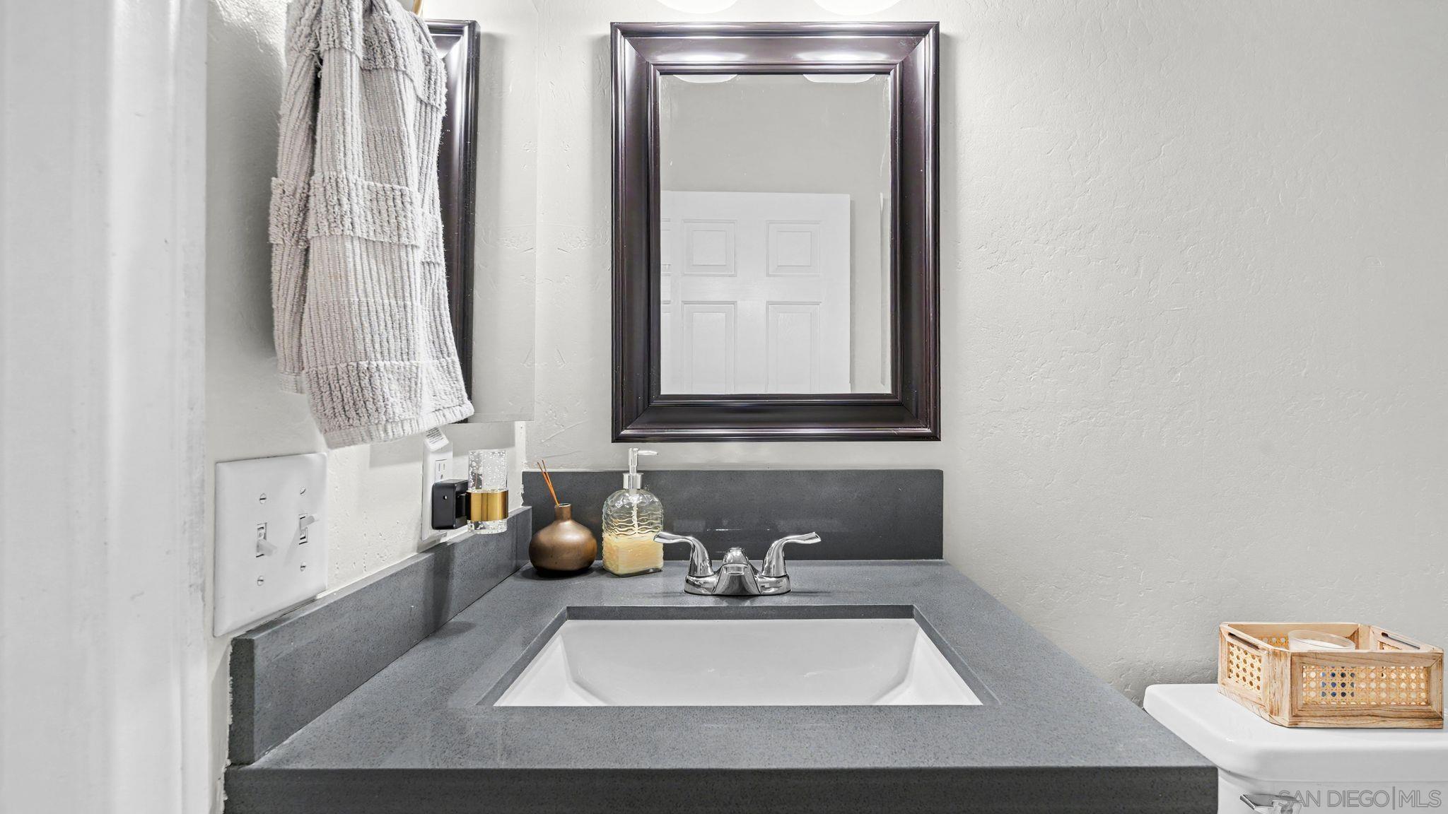 Detail Gallery Image 15 of 47 For 2042  Cherokee Lane, Escondido,  CA 92026 - 5 Beds | 2/1 Baths