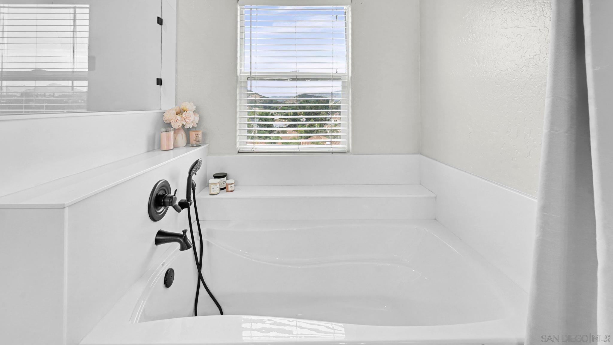 Detail Gallery Image 23 of 47 For 2042  Cherokee Lane, Escondido,  CA 92026 - 5 Beds | 2/1 Baths