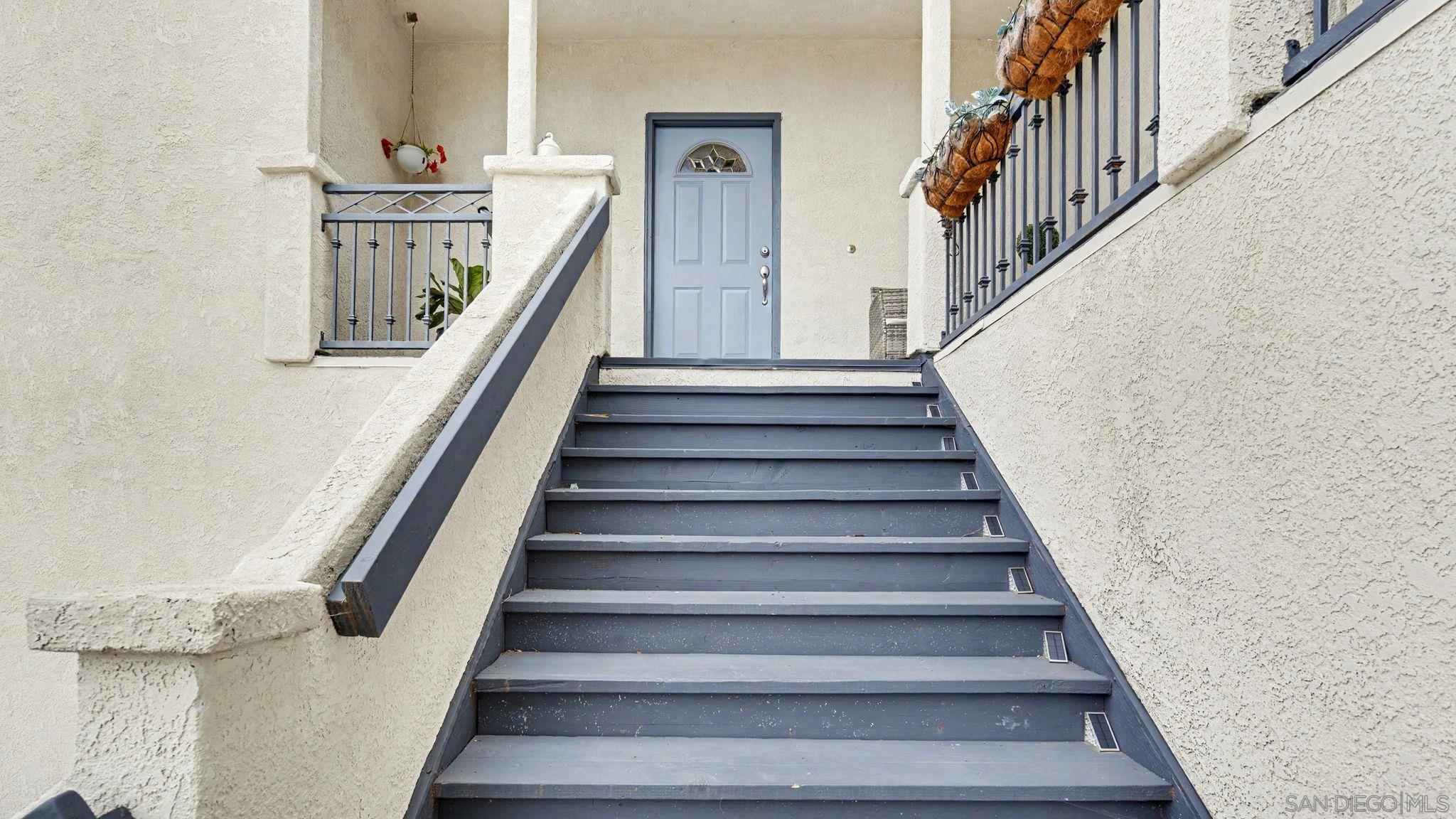 Detail Gallery Image 4 of 47 For 2042  Cherokee Lane, Escondido,  CA 92026 - 5 Beds | 2/1 Baths