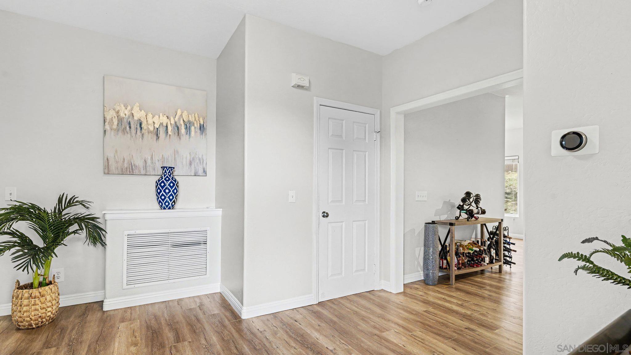 Detail Gallery Image 5 of 47 For 2042  Cherokee Lane, Escondido,  CA 92026 - 5 Beds | 2/1 Baths