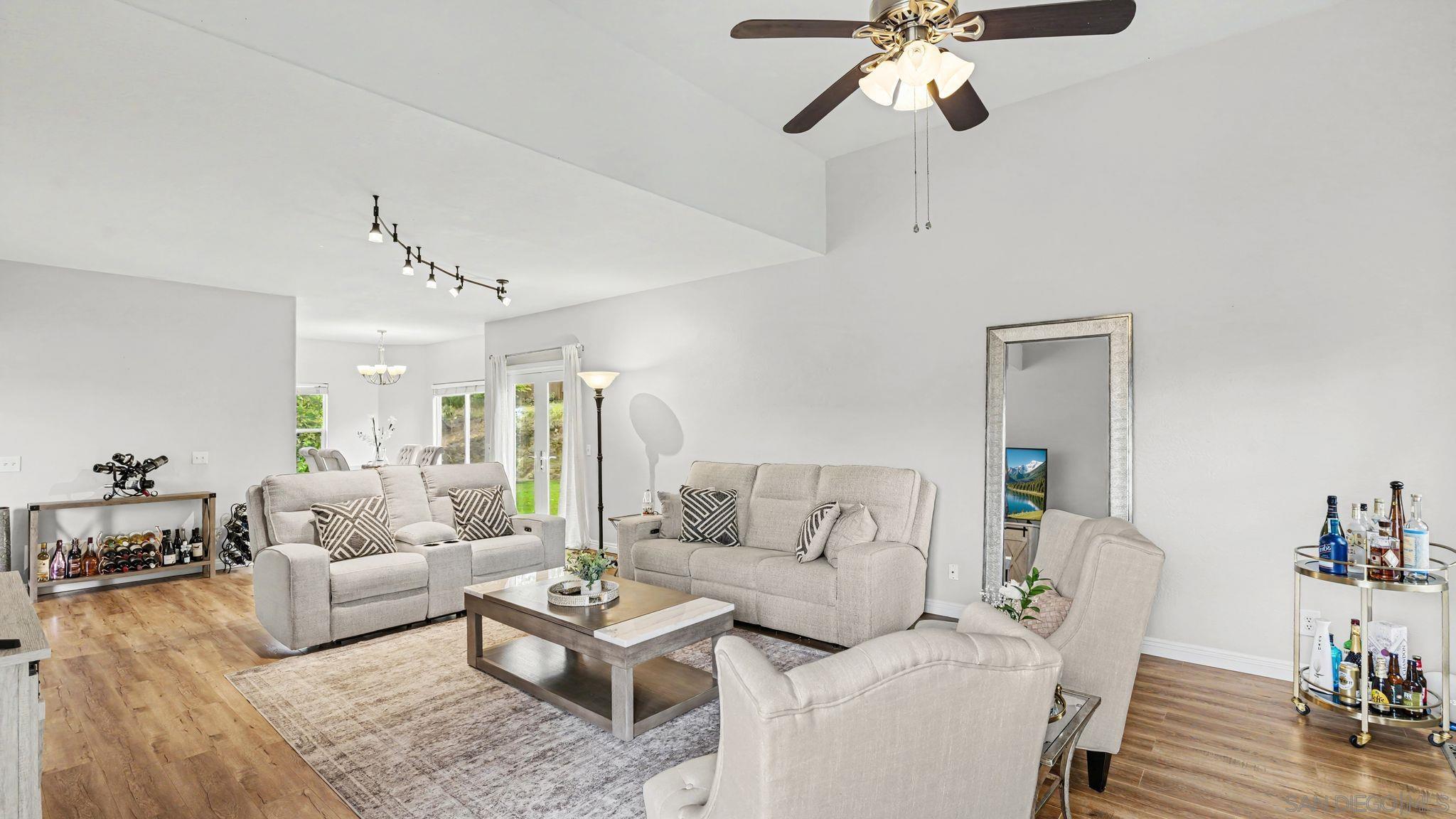 Detail Gallery Image 9 of 47 For 2042  Cherokee Lane, Escondido,  CA 92026 - 5 Beds | 2/1 Baths