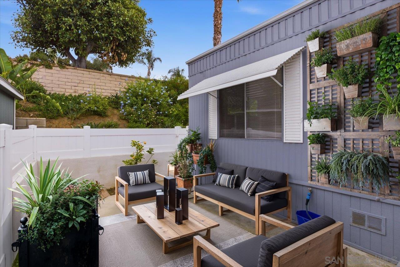 Detail Gallery Image 17 of 44 For 7026  San Bartolo Street  #18,  Carlsbad,  CA 92011 - 2 Beds | 2 Baths