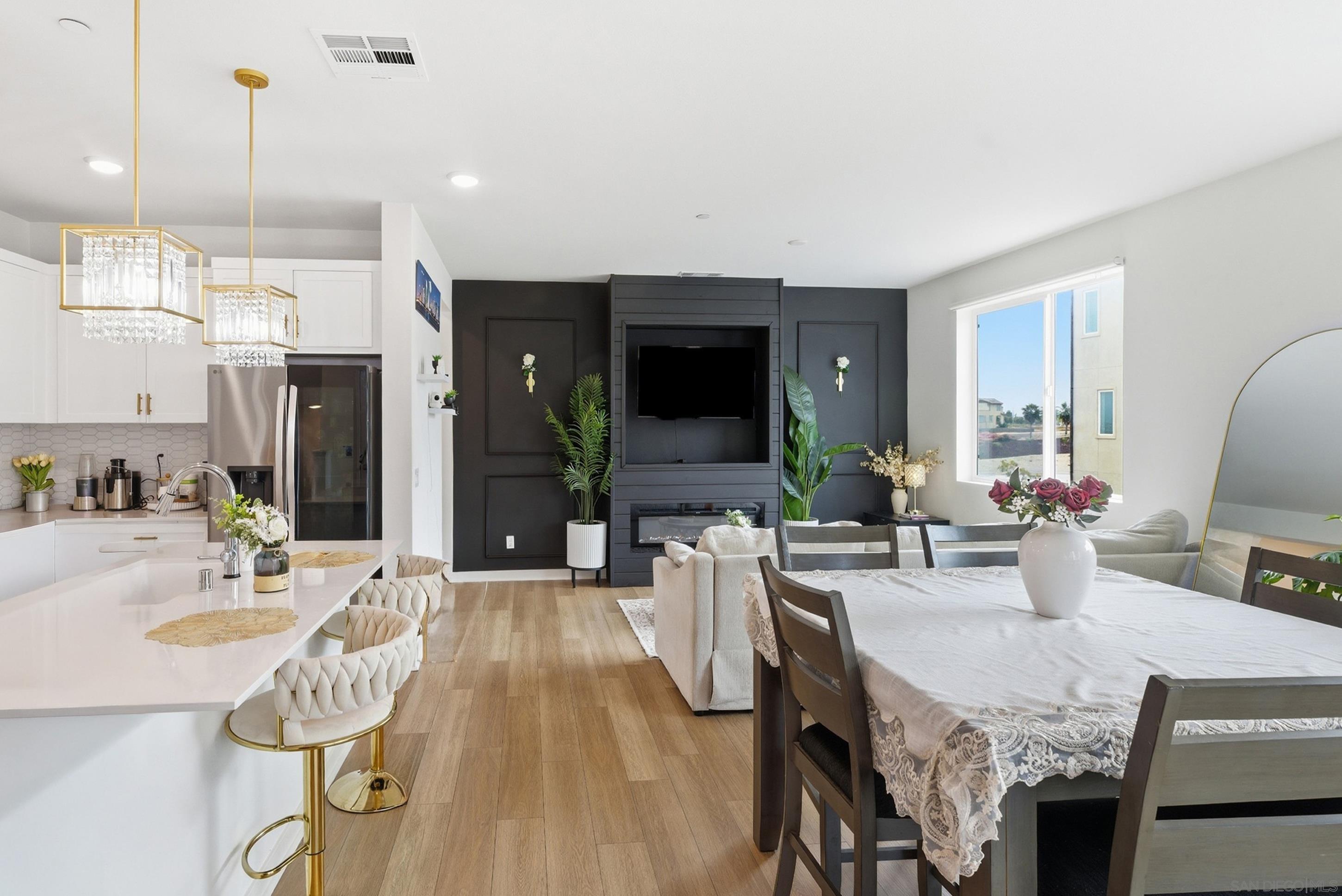 Detail Gallery Image 2 of 43 For 5212  Sunset Wave Dr.  #74,  San Diego,  CA 92154 - 2 Beds | 2/1 Baths