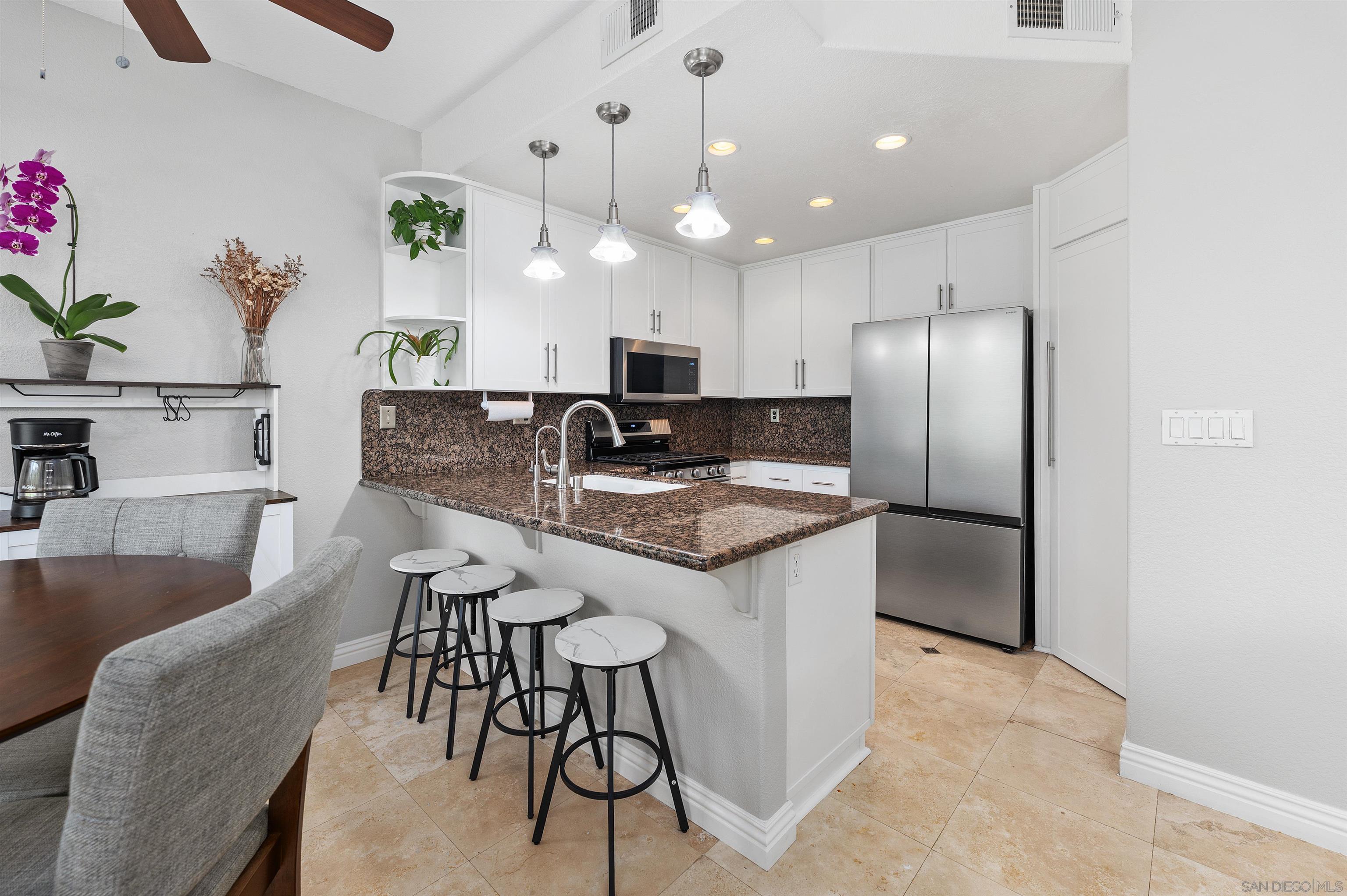 Detail Gallery Image 13 of 44 For 1571  Corte Daniel, Oceanside,  CA 92056 - 4 Beds | 2/1 Baths