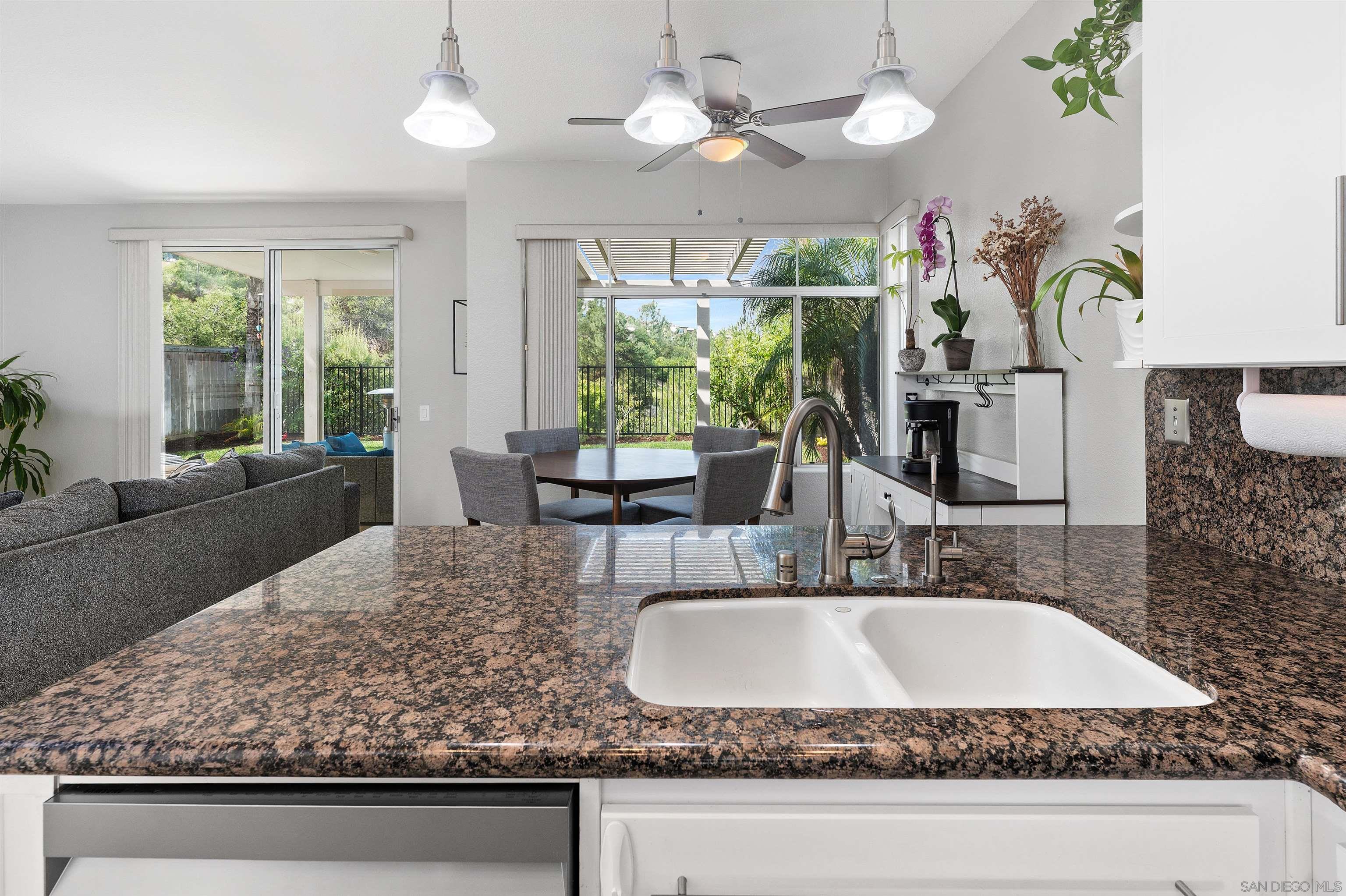 Detail Gallery Image 15 of 44 For 1571  Corte Daniel, Oceanside,  CA 92056 - 4 Beds | 2/1 Baths