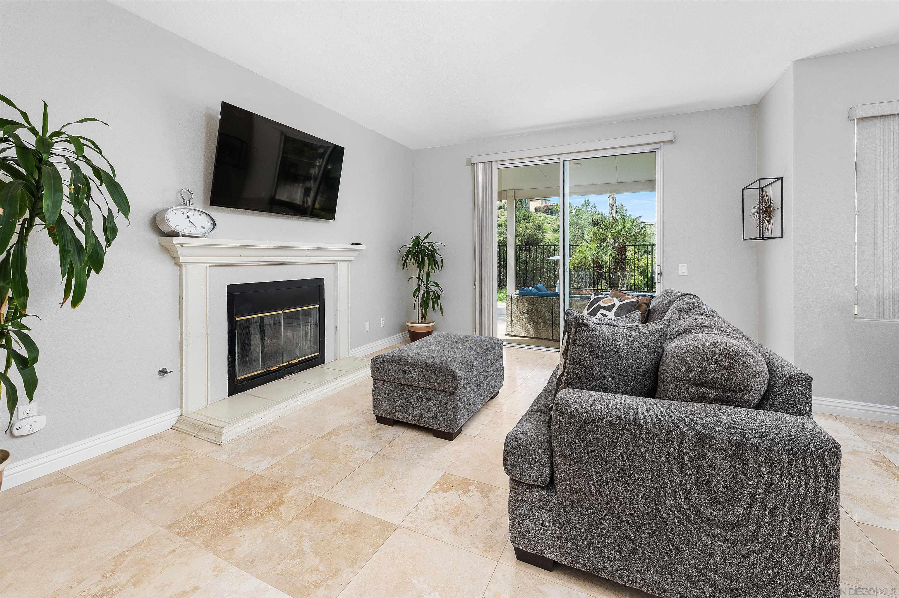 Detail Gallery Image 17 of 44 For 1571  Corte Daniel, Oceanside,  CA 92056 - 4 Beds | 2/1 Baths