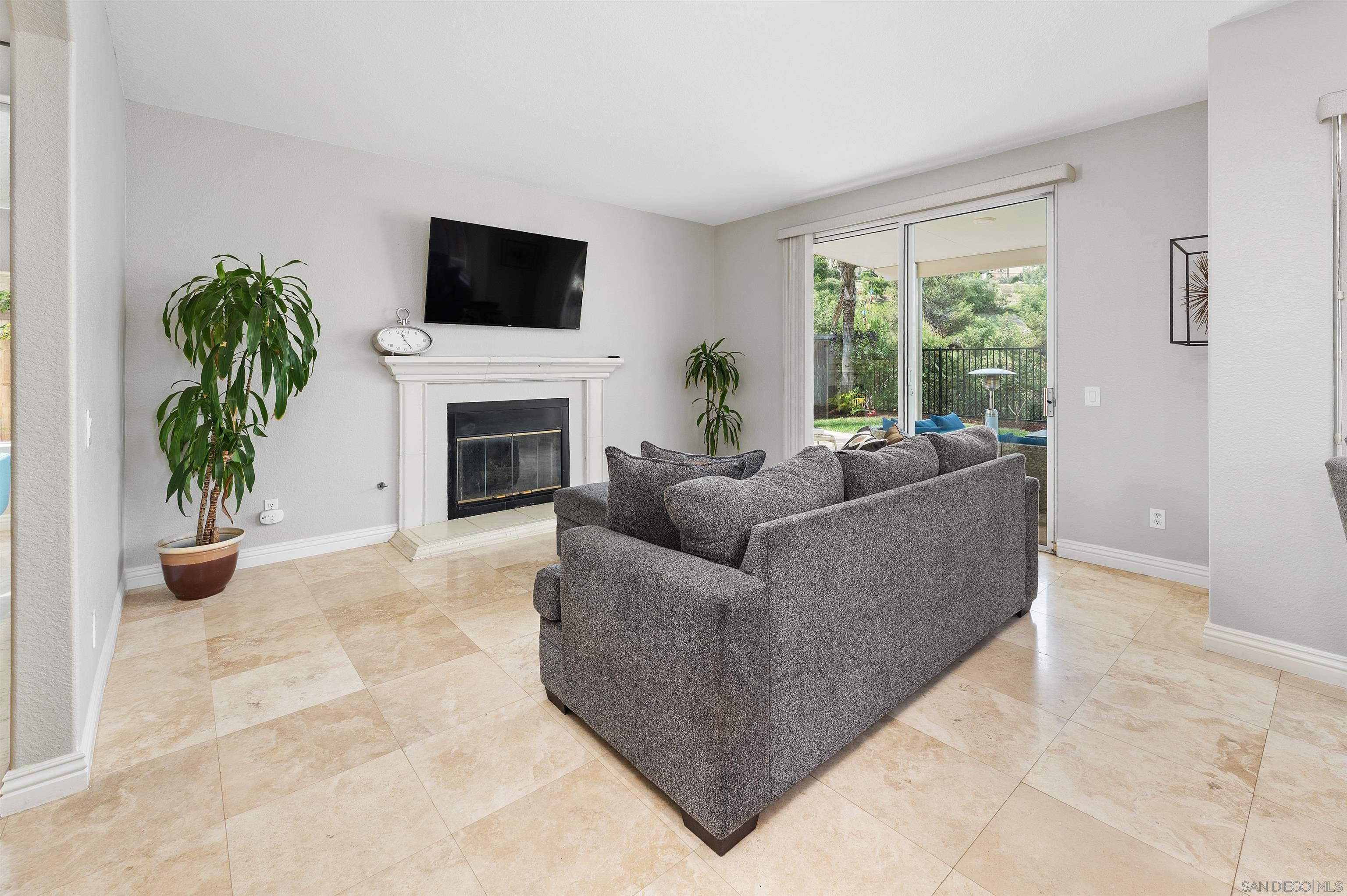 Detail Gallery Image 19 of 44 For 1571  Corte Daniel, Oceanside,  CA 92056 - 4 Beds | 2/1 Baths