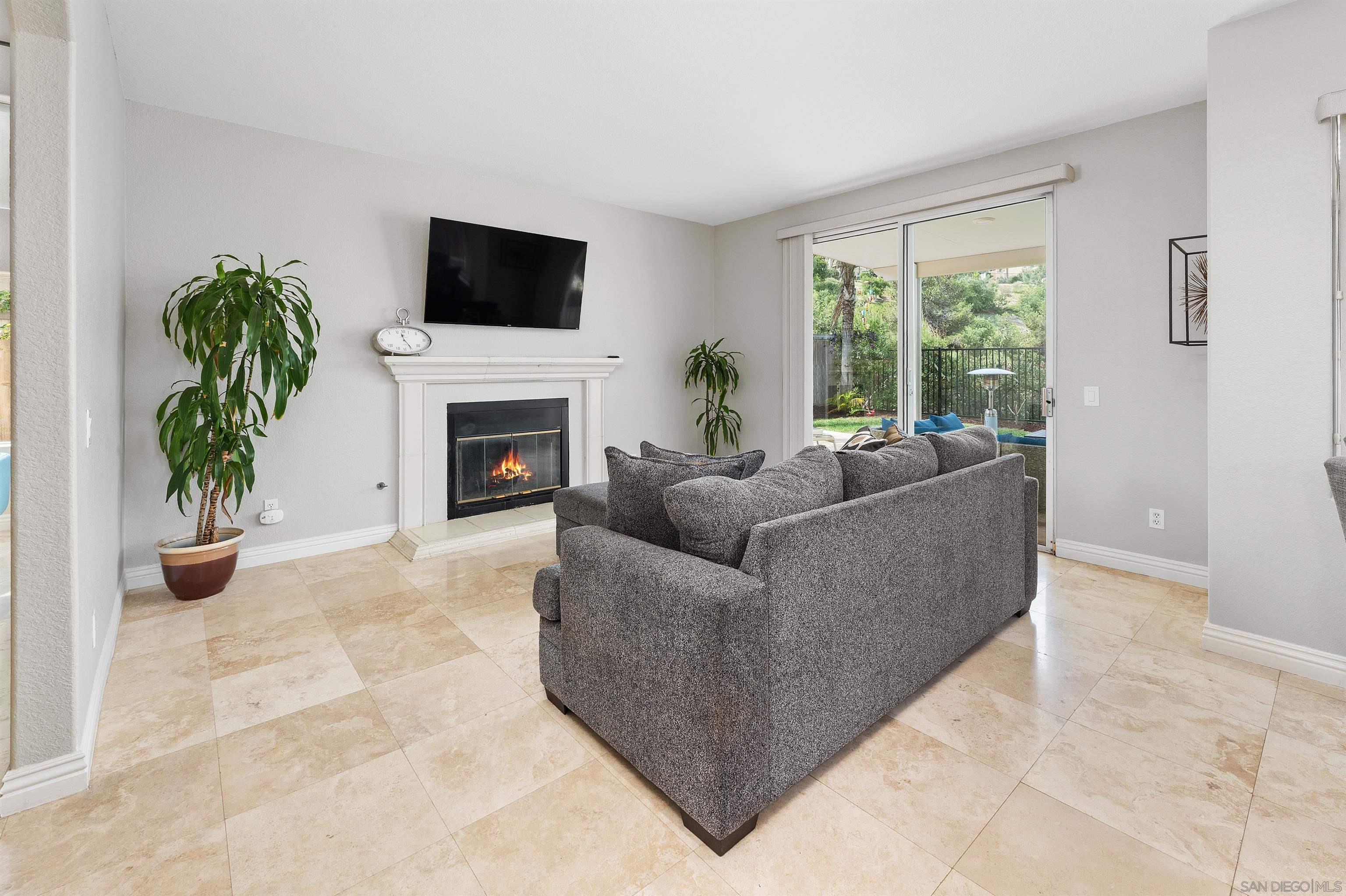 Detail Gallery Image 20 of 44 For 1571  Corte Daniel, Oceanside,  CA 92056 - 4 Beds | 2/1 Baths