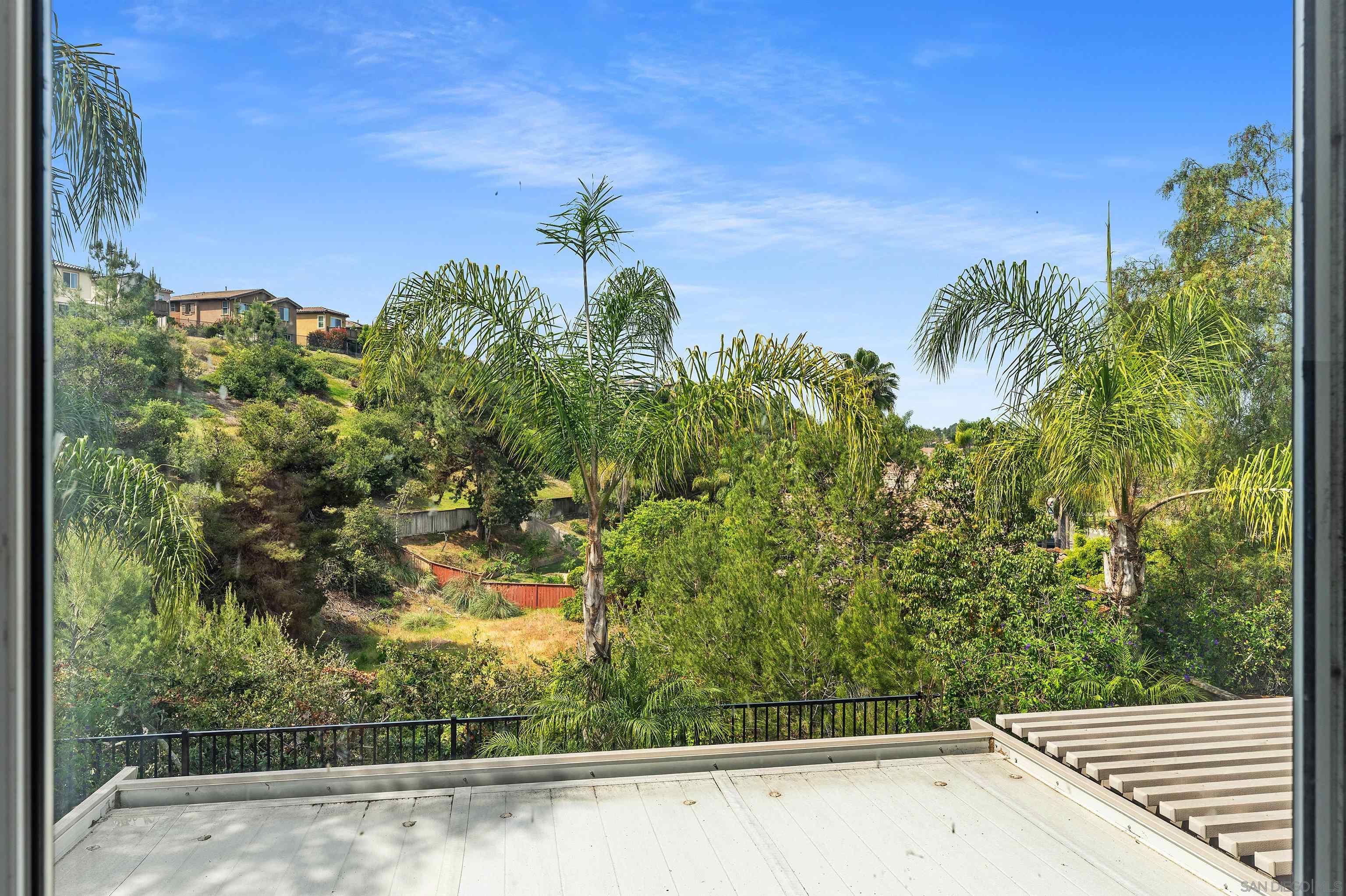 Detail Gallery Image 6 of 44 For 1571  Corte Daniel, Oceanside,  CA 92056 - 4 Beds | 2/1 Baths