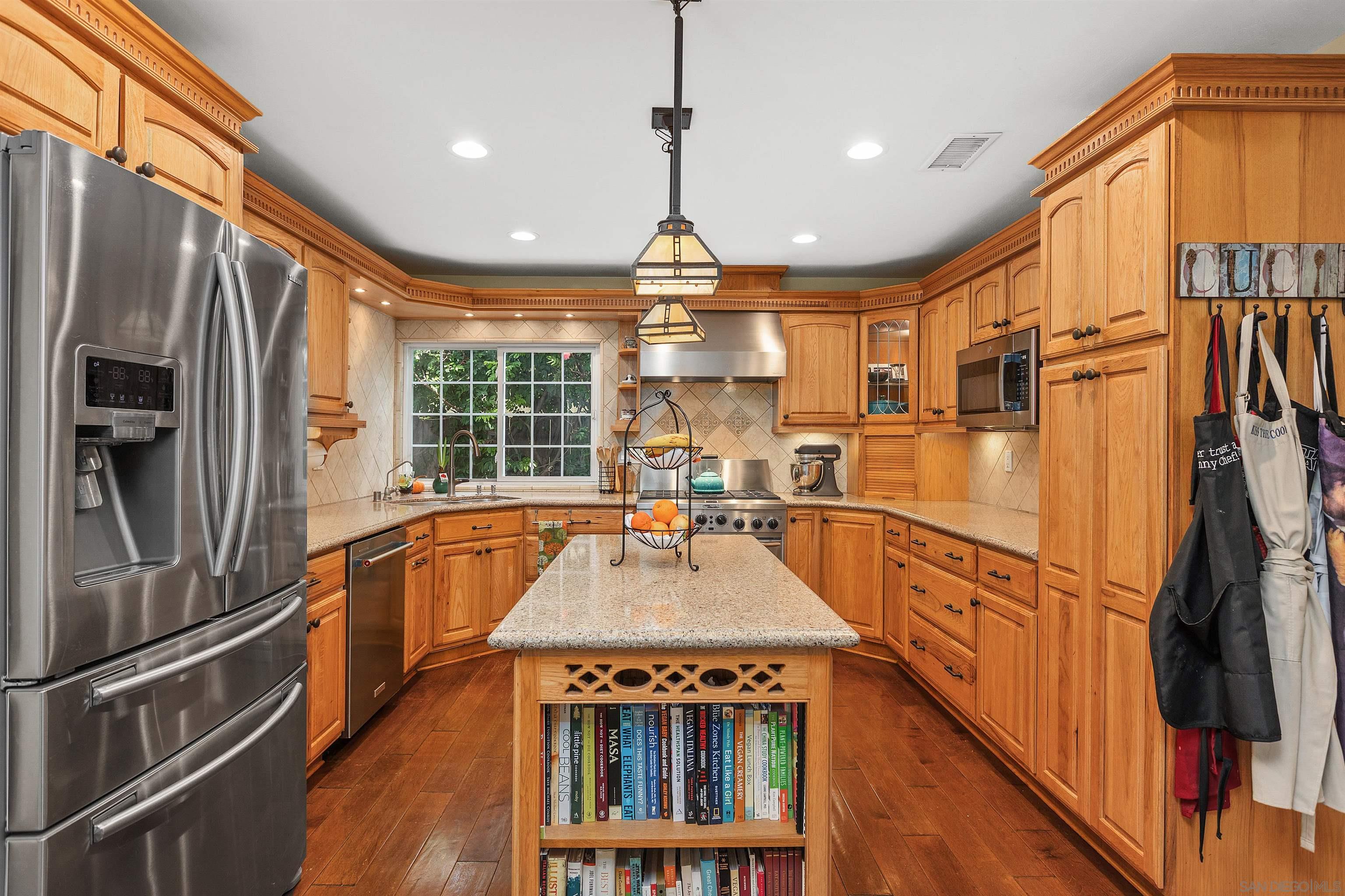 Detail Gallery Image 2 of 32 For 10470  Orozco, San Diego,  CA 92124 - 4 Beds | 2/1 Baths