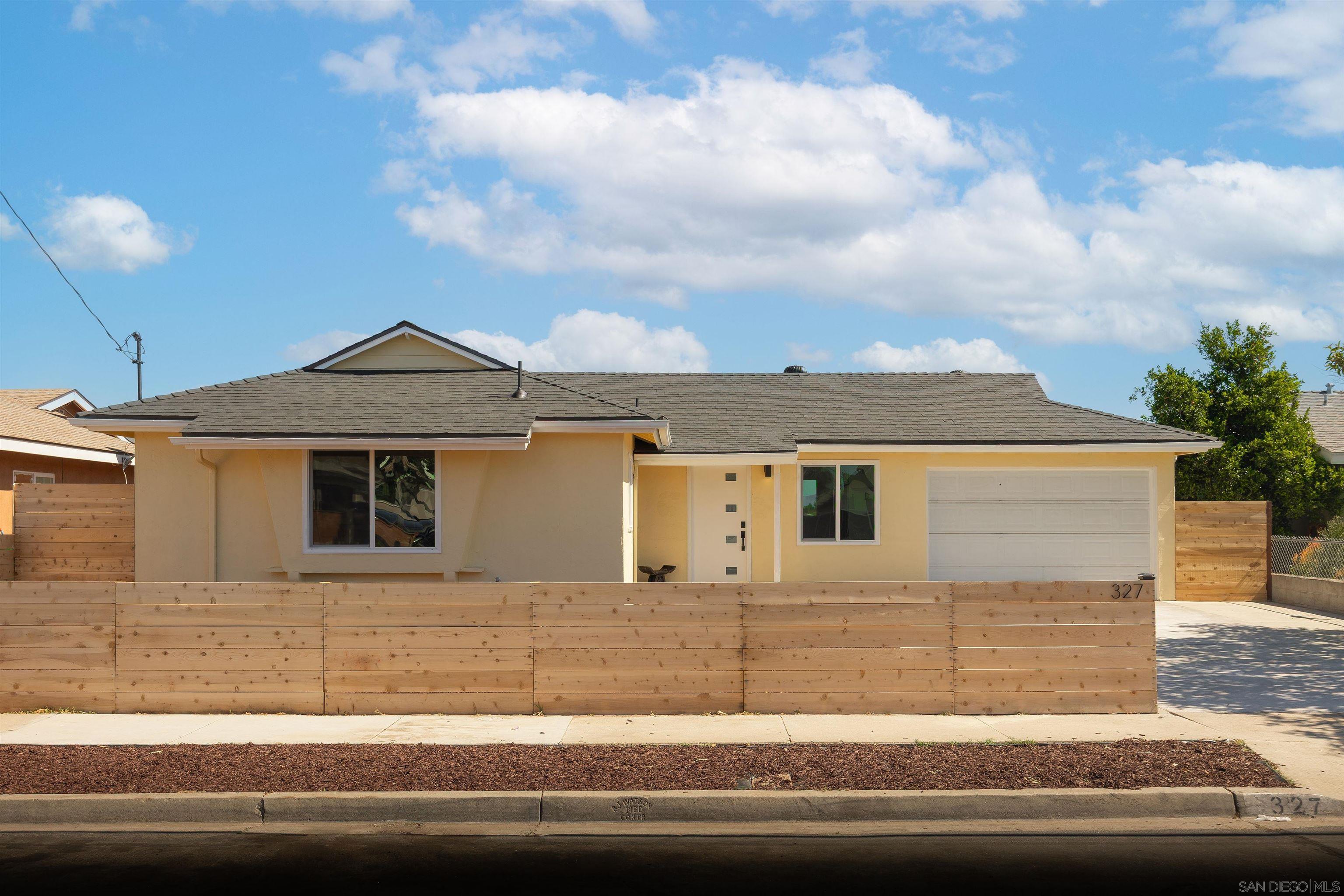 Detail Gallery Image 3 of 43 For 327  Sunswept Street, San Diego,  CA 92114 - 3 Beds | 2 Baths