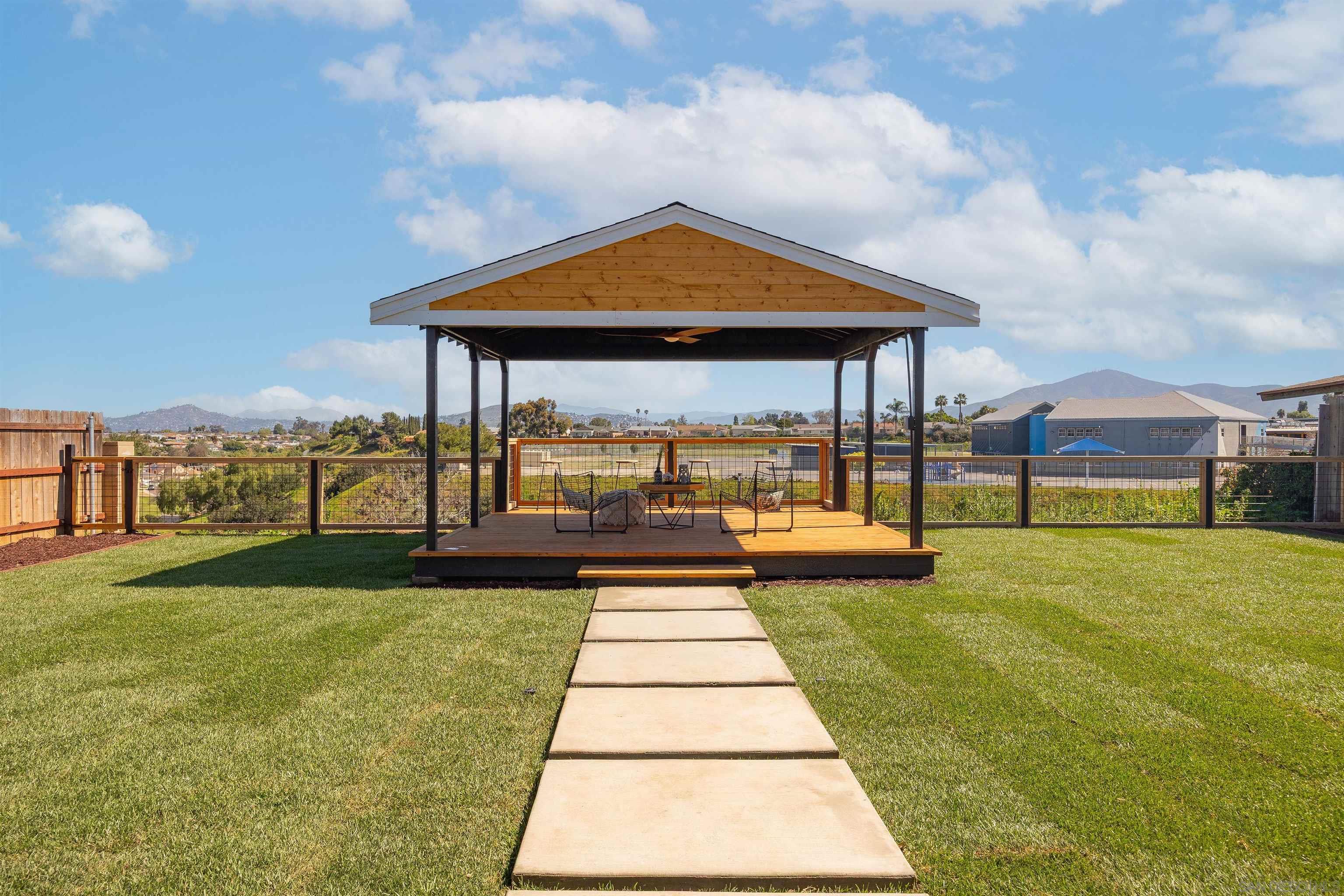 Detail Gallery Image 26 of 43 For 327  Sunswept Street, San Diego,  CA 92114 - 3 Beds | 2 Baths