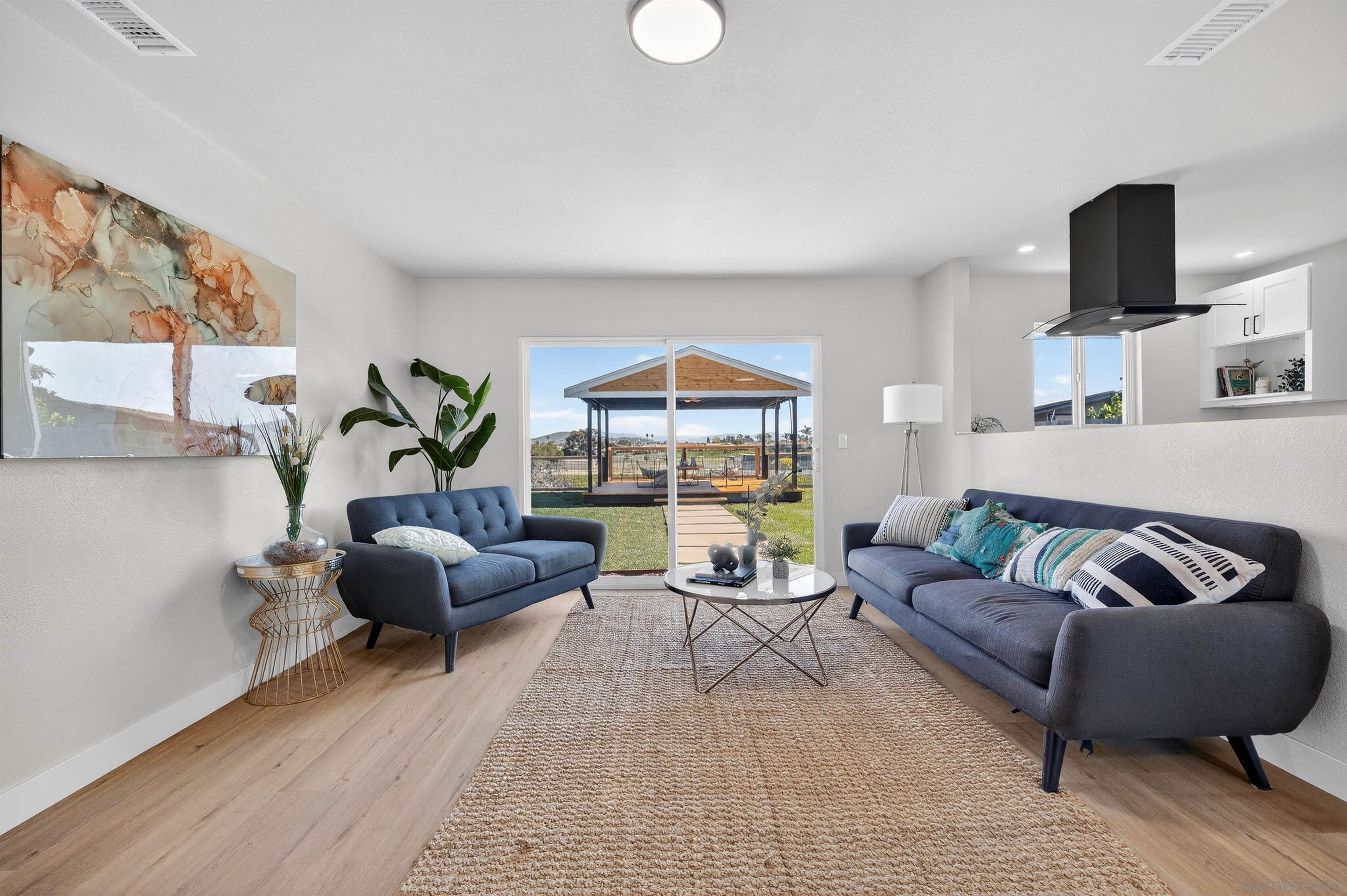 Detail Gallery Image 5 of 43 For 327  Sunswept Street, San Diego,  CA 92114 - 3 Beds | 2 Baths