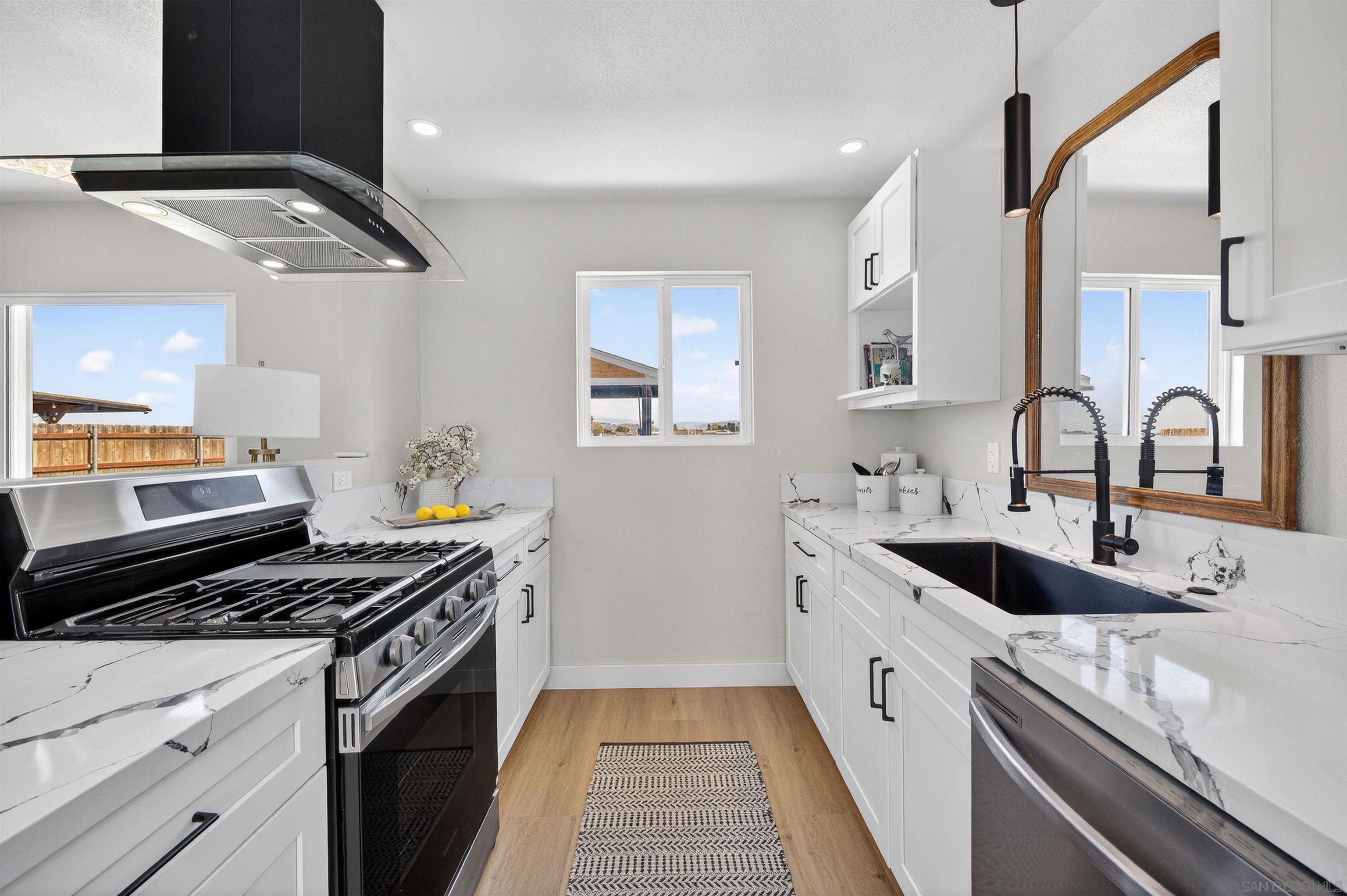 Detail Gallery Image 9 of 43 For 327  Sunswept Street, San Diego,  CA 92114 - 3 Beds | 2 Baths