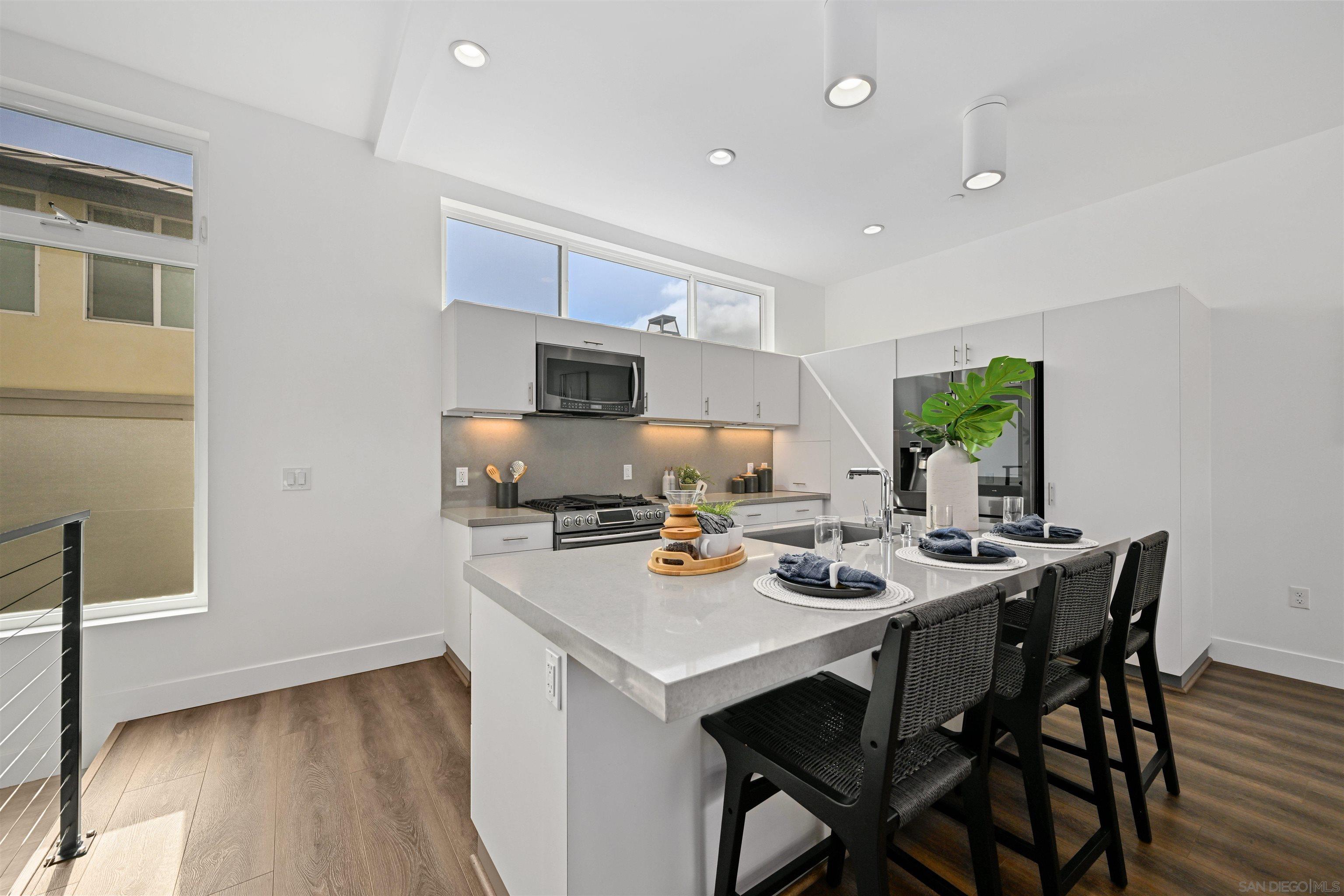 Detail Gallery Image 12 of 30 For 4079  1st Ave  #4,  San Diego,  CA 92103 - 3 Beds | 2/1 Baths