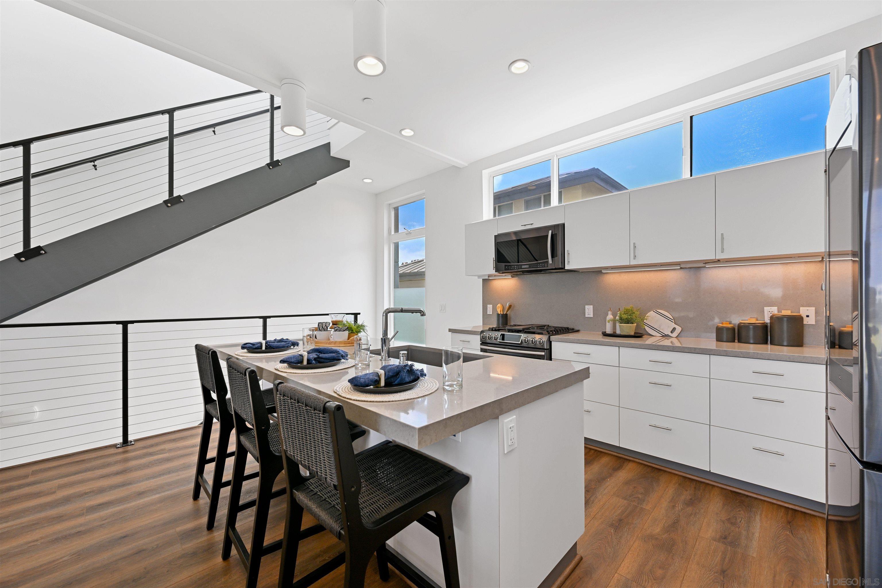 Detail Gallery Image 13 of 30 For 4079  1st Ave  #4,  San Diego,  CA 92103 - 3 Beds | 2/1 Baths