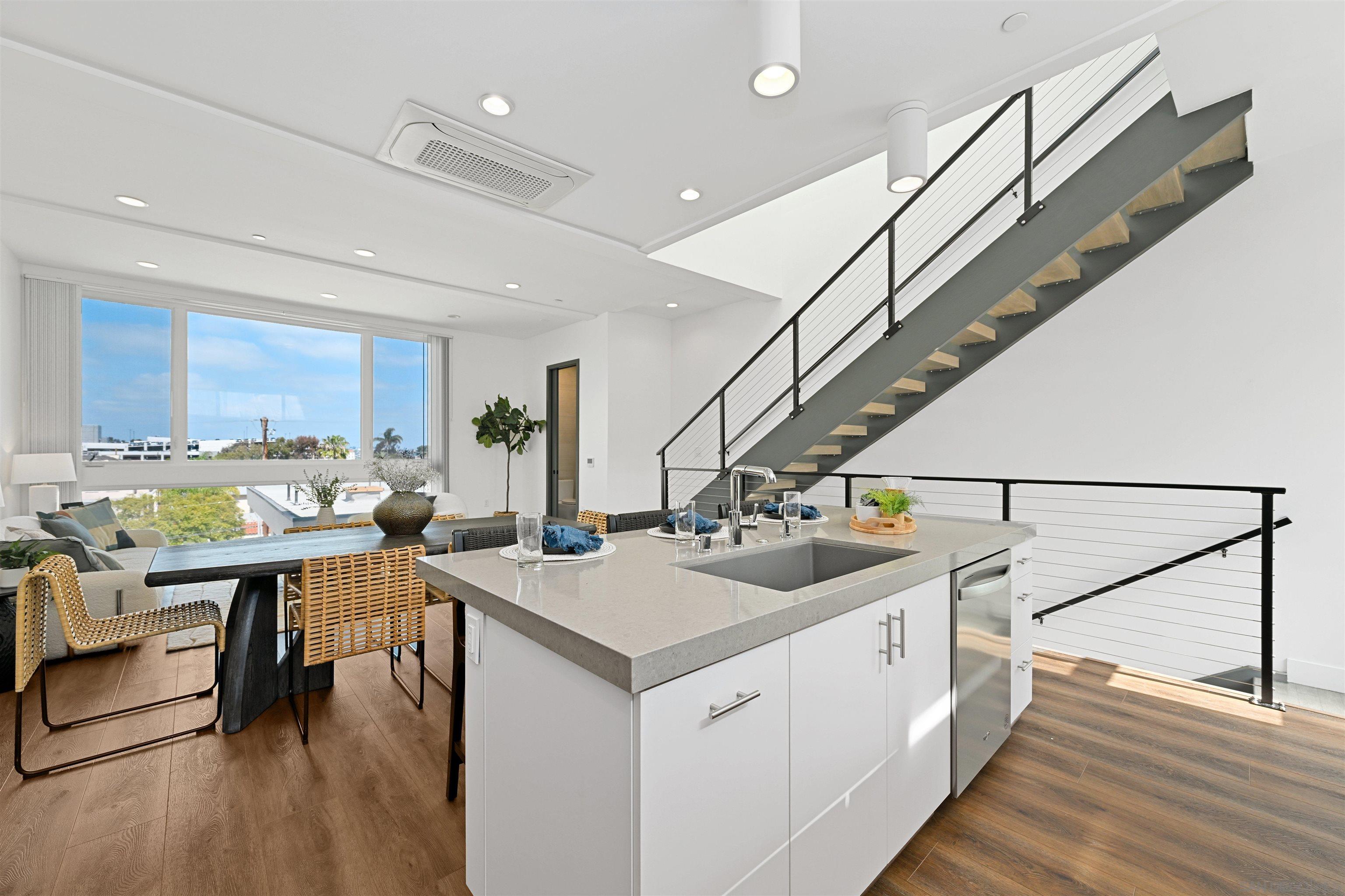 Detail Gallery Image 14 of 30 For 4079  1st Ave  #4,  San Diego,  CA 92103 - 3 Beds | 2/1 Baths