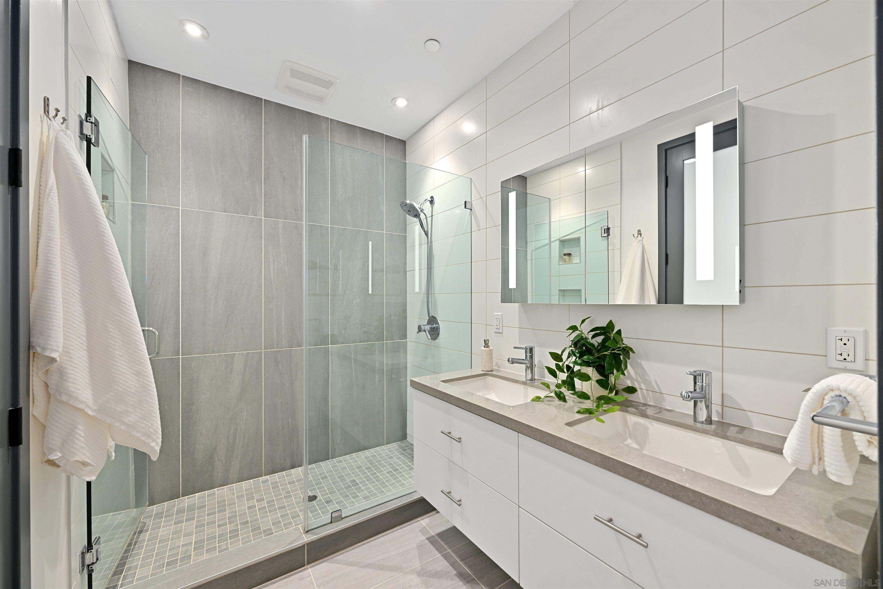 Detail Gallery Image 5 of 30 For 4079  1st Ave  #4,  San Diego,  CA 92103 - 3 Beds | 2/1 Baths