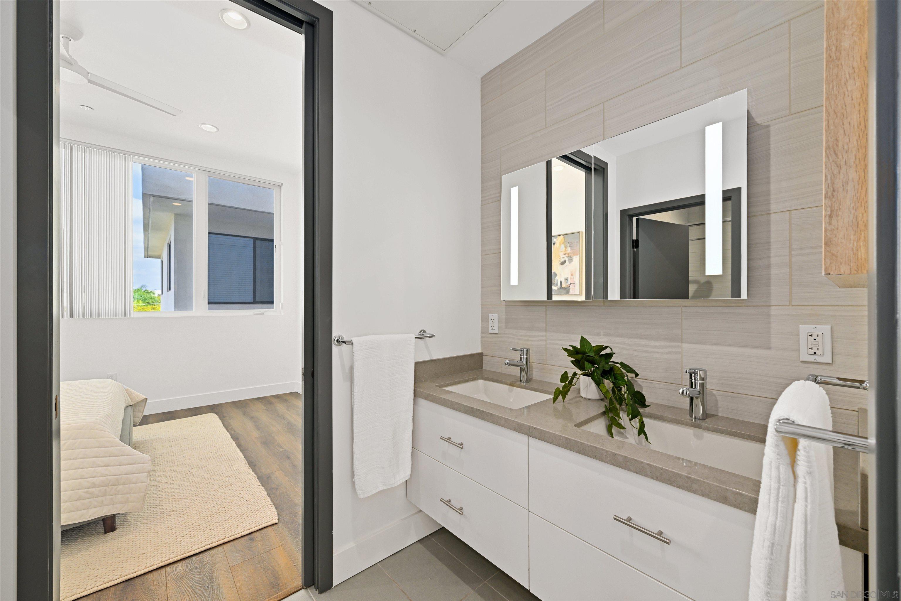 Detail Gallery Image 9 of 30 For 4079  1st Ave  #4,  San Diego,  CA 92103 - 3 Beds | 2/1 Baths