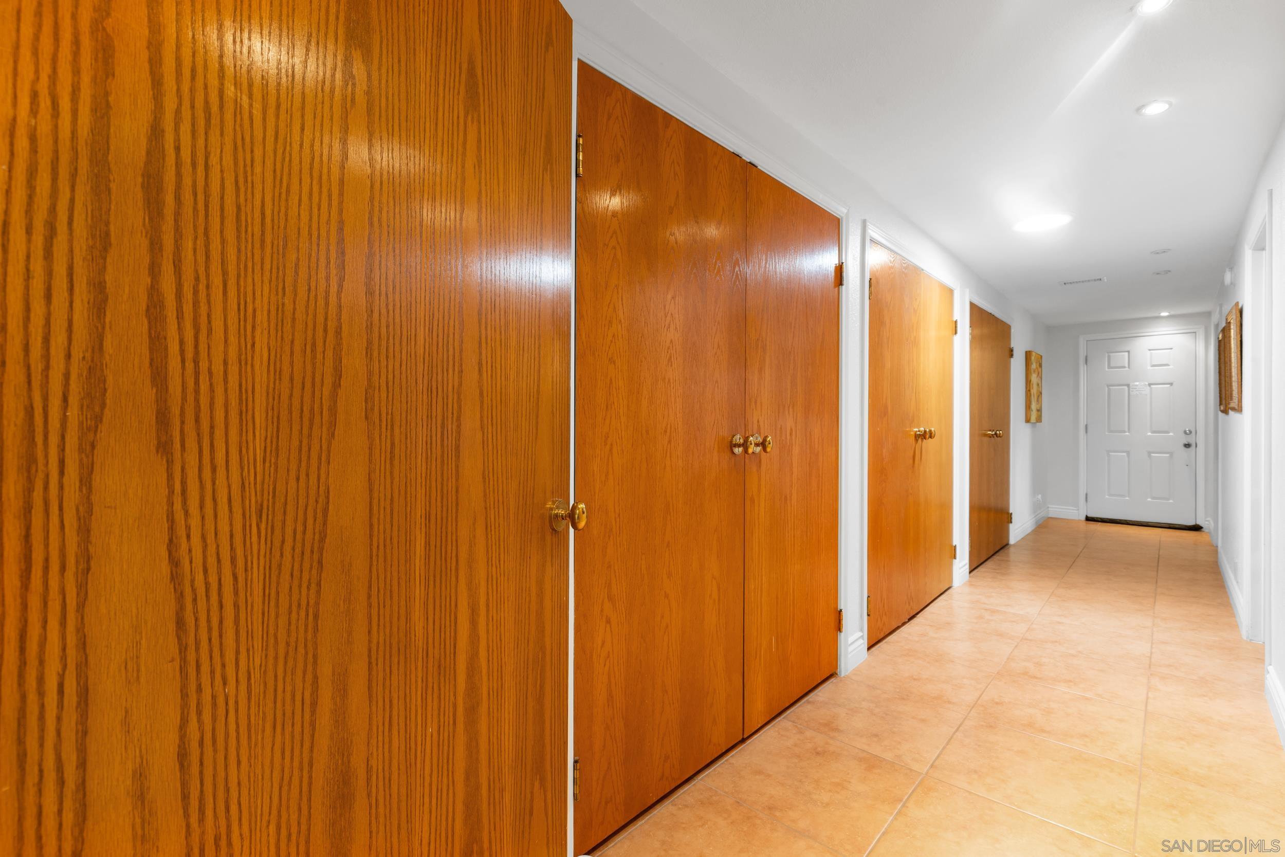 Detail Gallery Image 13 of 37 For 16257  Oak Creek Trl, Poway,  CA 92064 - 4 Beds | 2/1 Baths