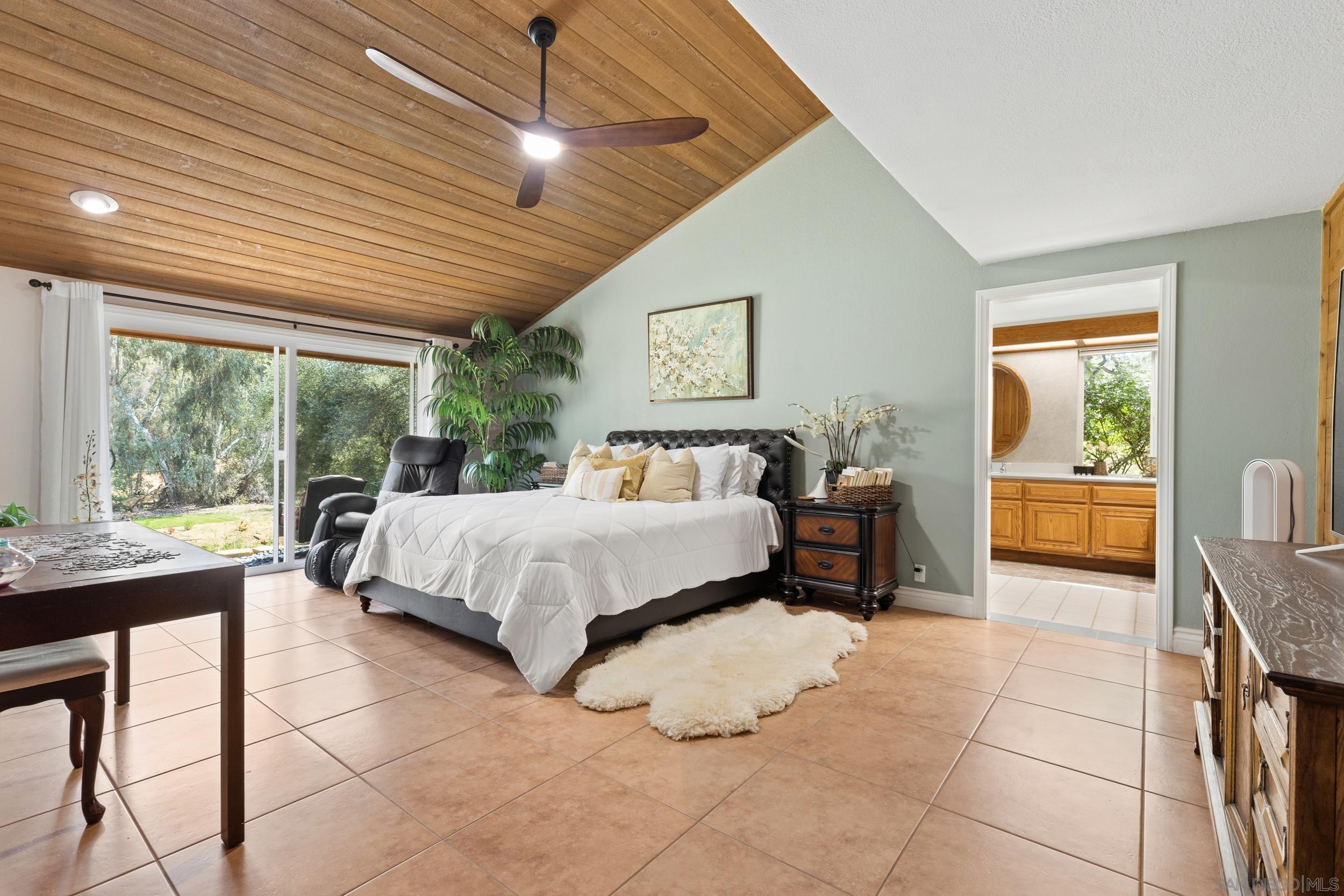 Detail Gallery Image 14 of 37 For 16257  Oak Creek Trl, Poway,  CA 92064 - 4 Beds | 2/1 Baths