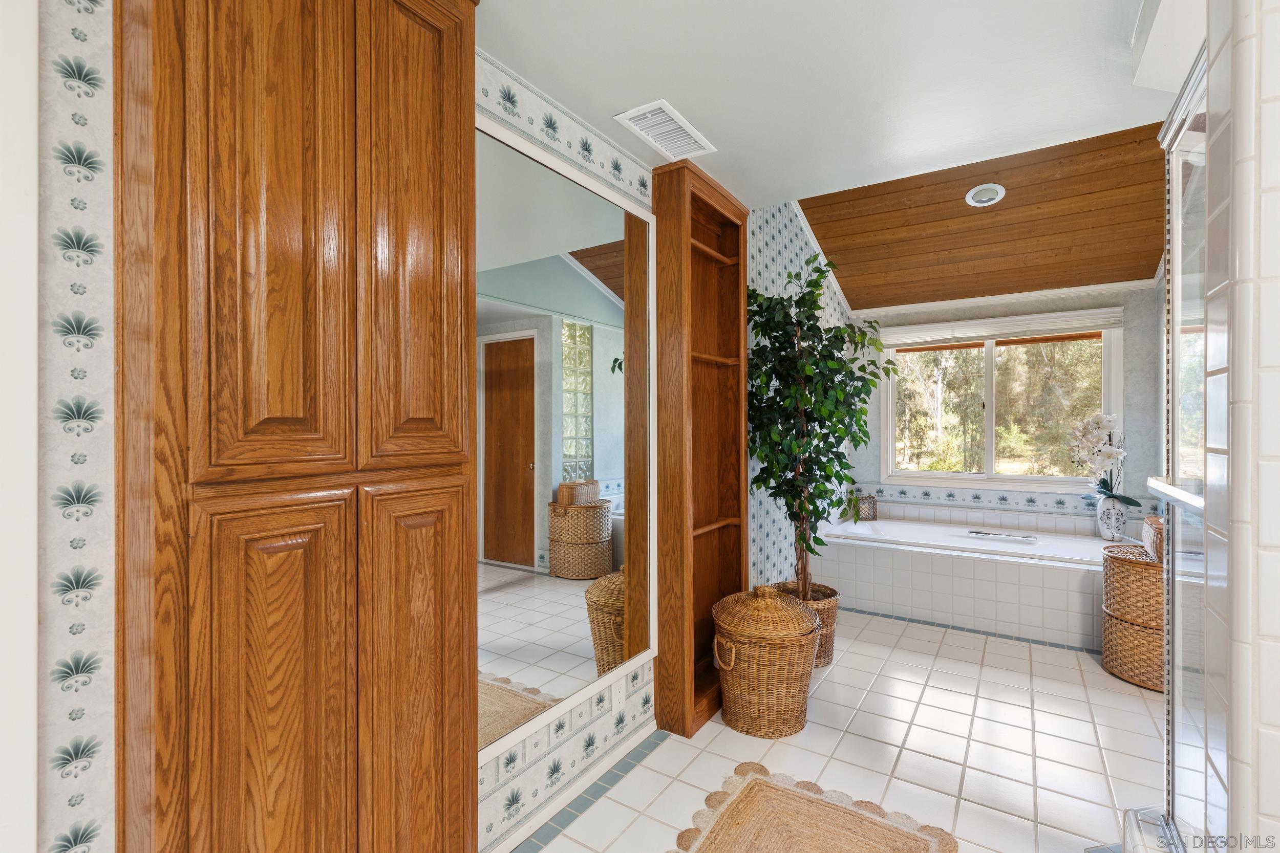 Detail Gallery Image 17 of 37 For 16257  Oak Creek Trl, Poway,  CA 92064 - 4 Beds | 2/1 Baths