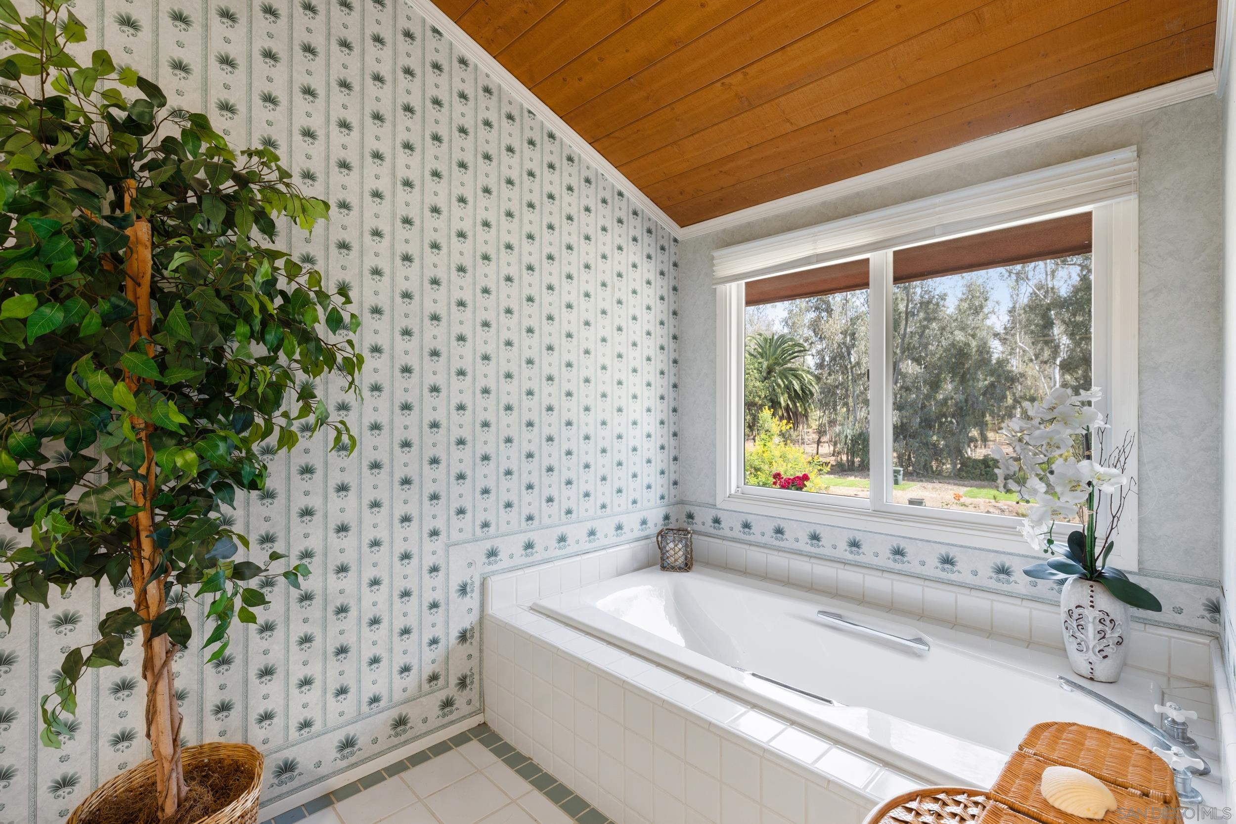 Detail Gallery Image 18 of 37 For 16257  Oak Creek Trl, Poway,  CA 92064 - 4 Beds | 2/1 Baths