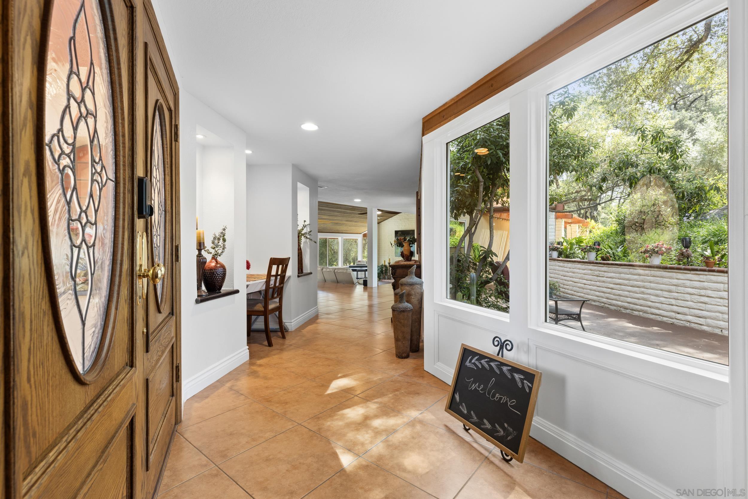 Detail Gallery Image 4 of 37 For 16257  Oak Creek Trl, Poway,  CA 92064 - 4 Beds | 2/1 Baths