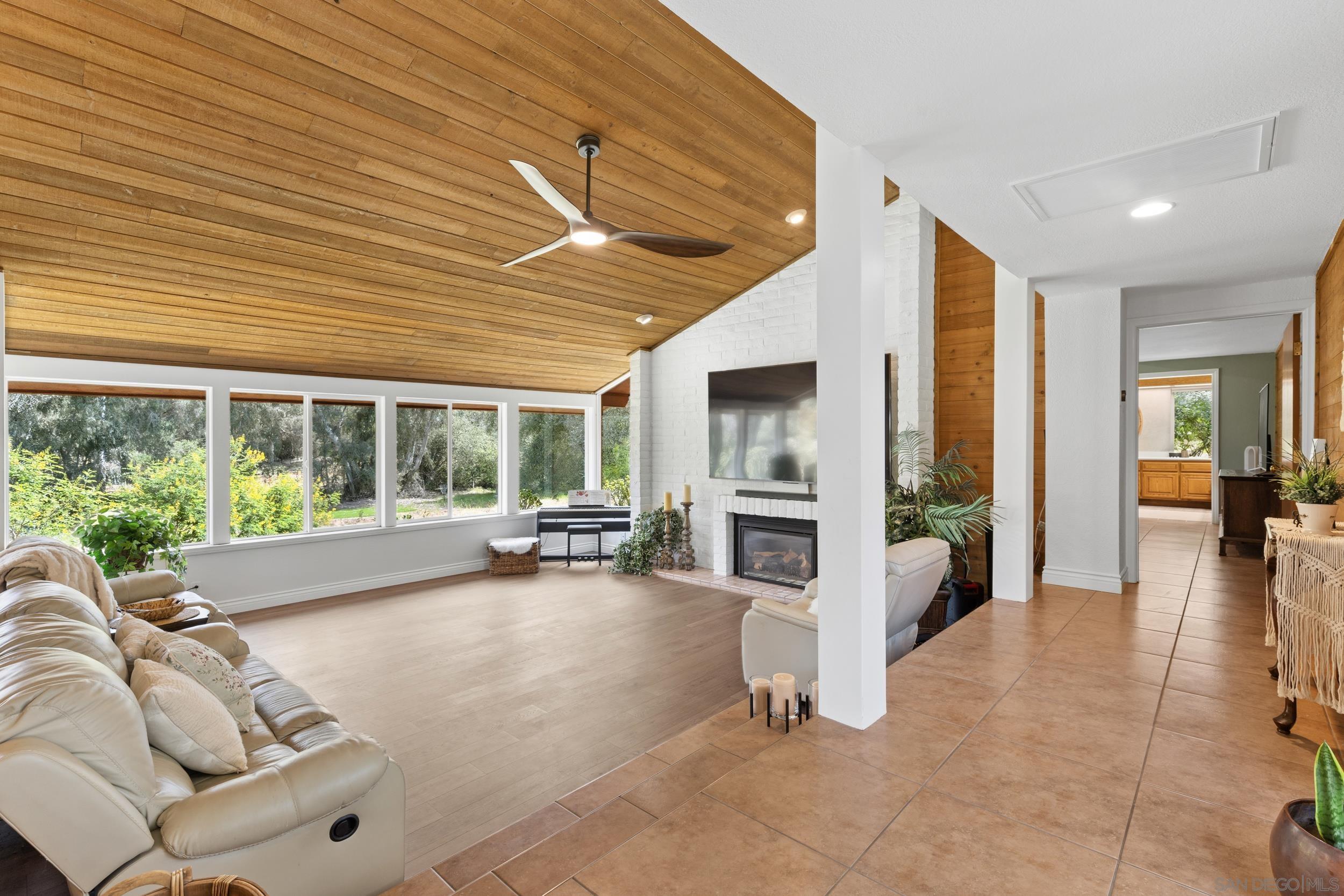 Detail Gallery Image 5 of 37 For 16257  Oak Creek Trl, Poway,  CA 92064 - 4 Beds | 2/1 Baths