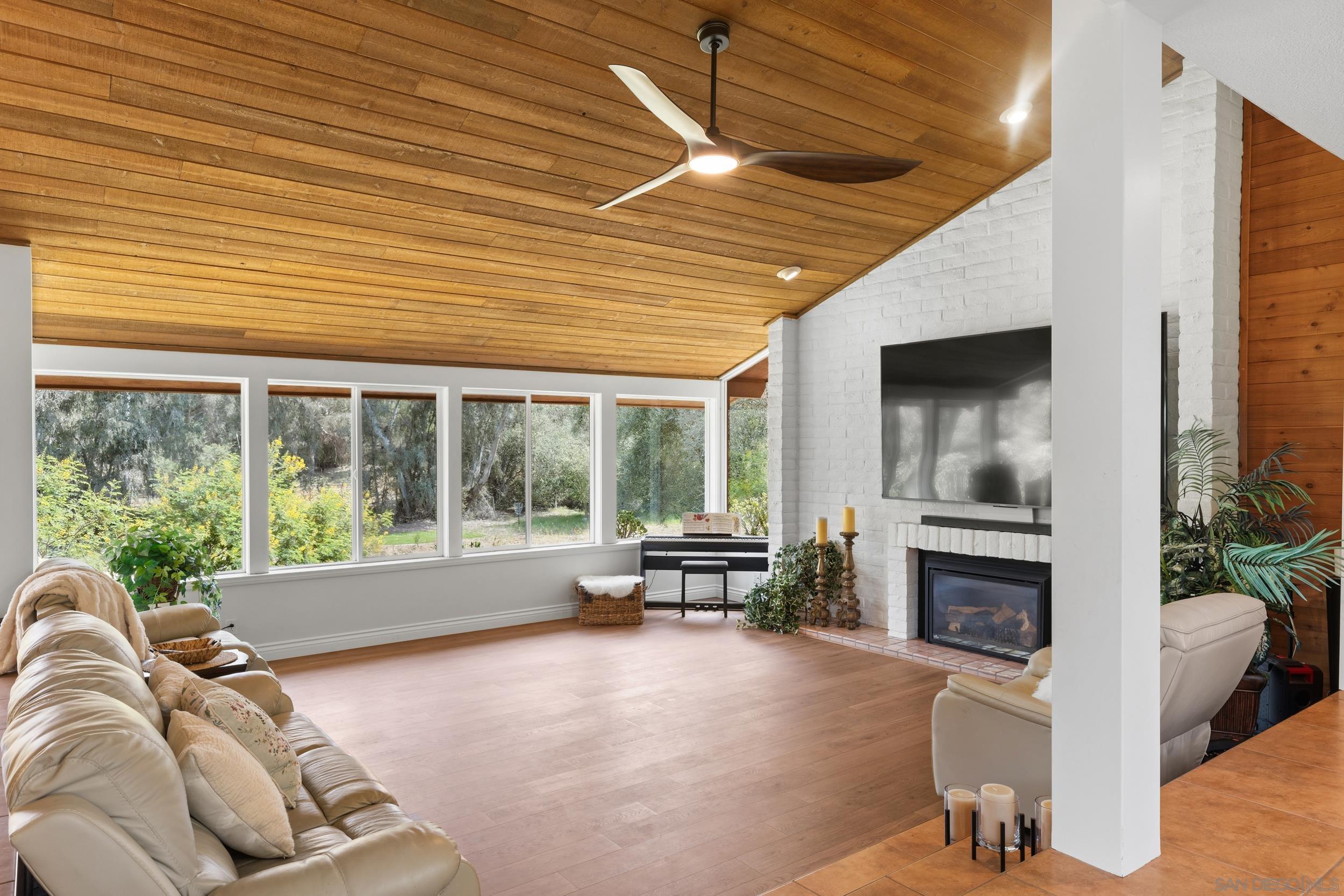 Detail Gallery Image 6 of 37 For 16257  Oak Creek Trl, Poway,  CA 92064 - 4 Beds | 2/1 Baths