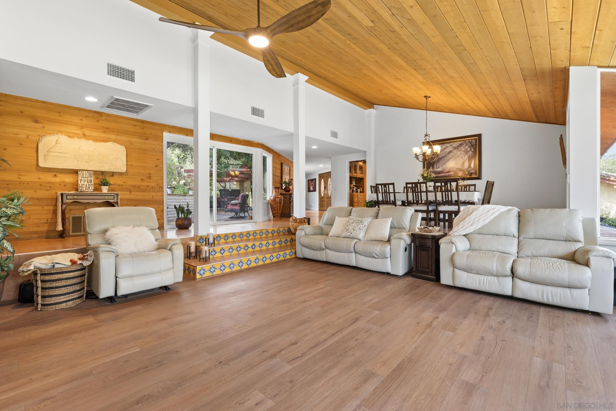 Detail Gallery Image 7 of 37 For 16257  Oak Creek Trl, Poway,  CA 92064 - 4 Beds | 2/1 Baths