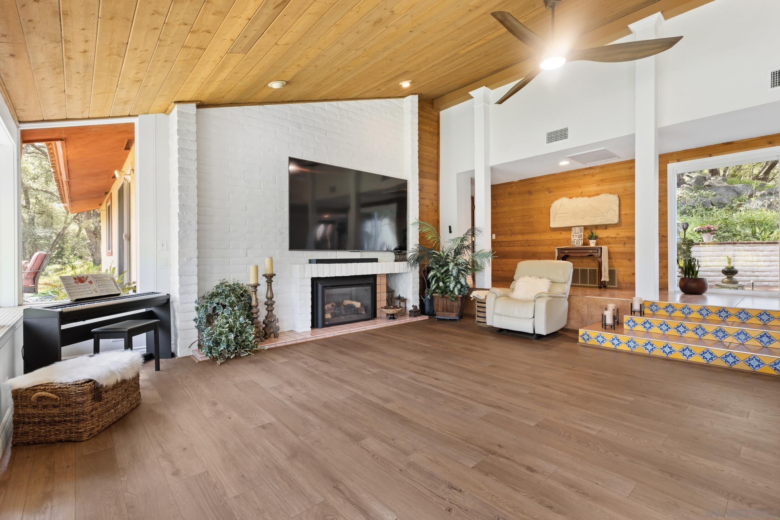 Detail Gallery Image 8 of 37 For 16257  Oak Creek Trl, Poway,  CA 92064 - 4 Beds | 2/1 Baths