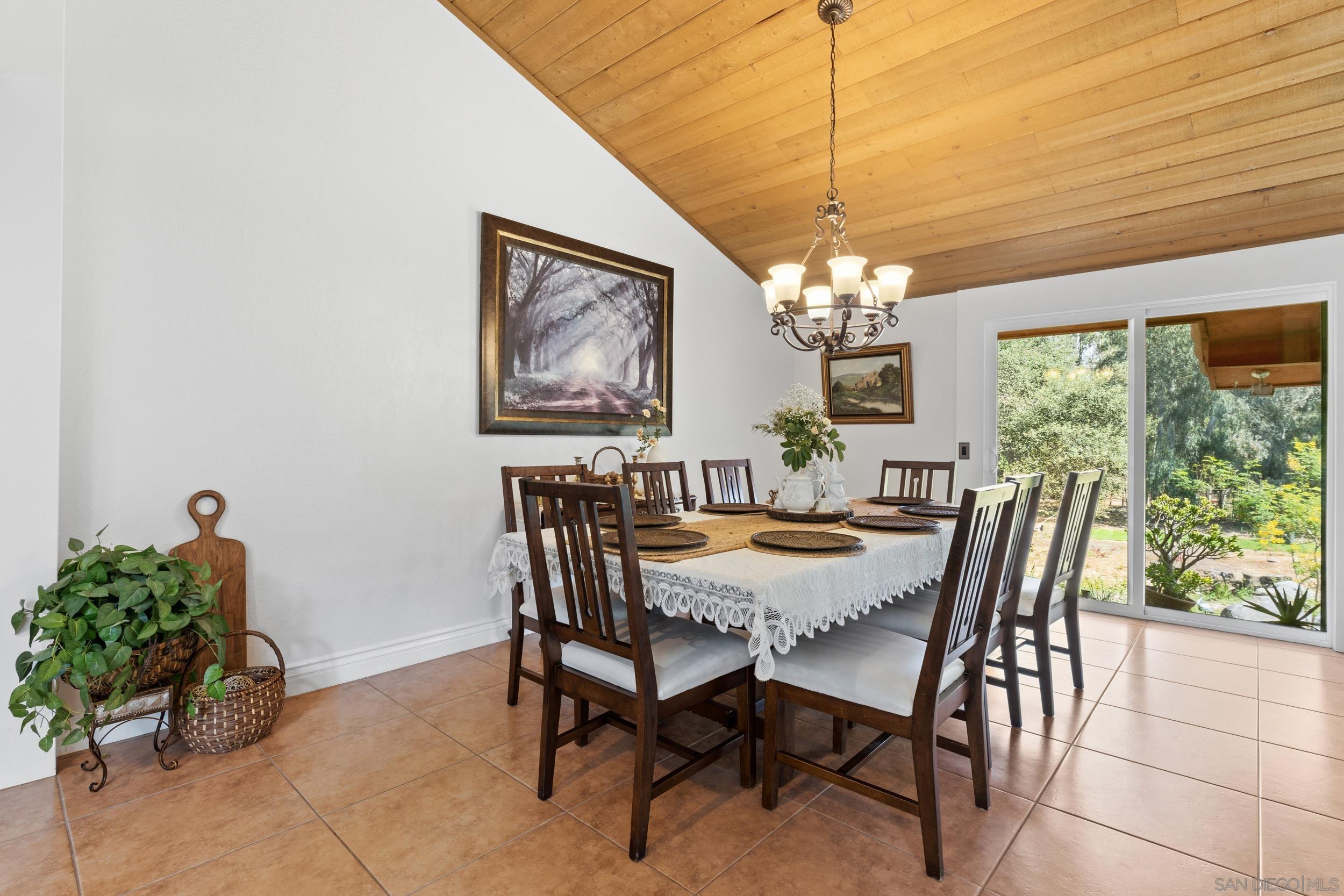 Detail Gallery Image 9 of 37 For 16257  Oak Creek Trl, Poway,  CA 92064 - 4 Beds | 2/1 Baths