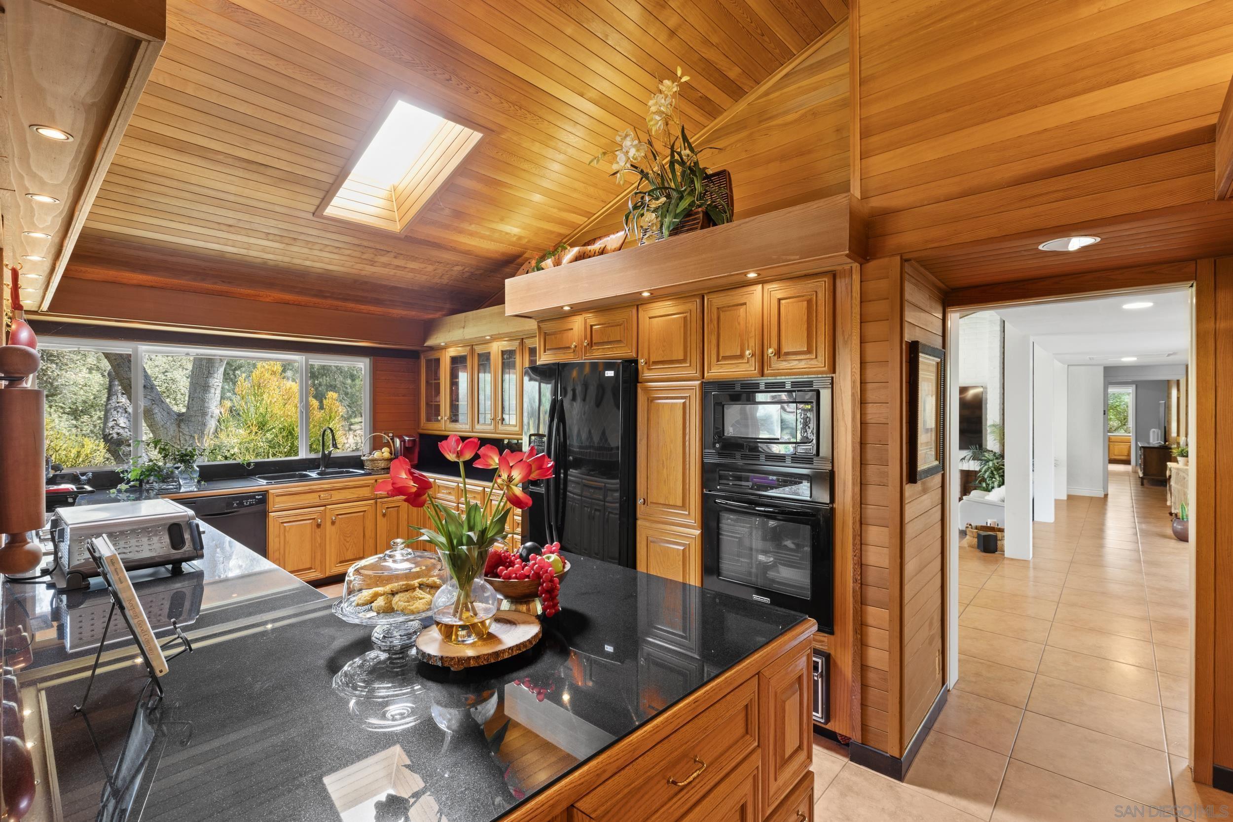 Detail Gallery Image 10 of 37 For 16257  Oak Creek Trl, Poway,  CA 92064 - 4 Beds | 2/1 Baths