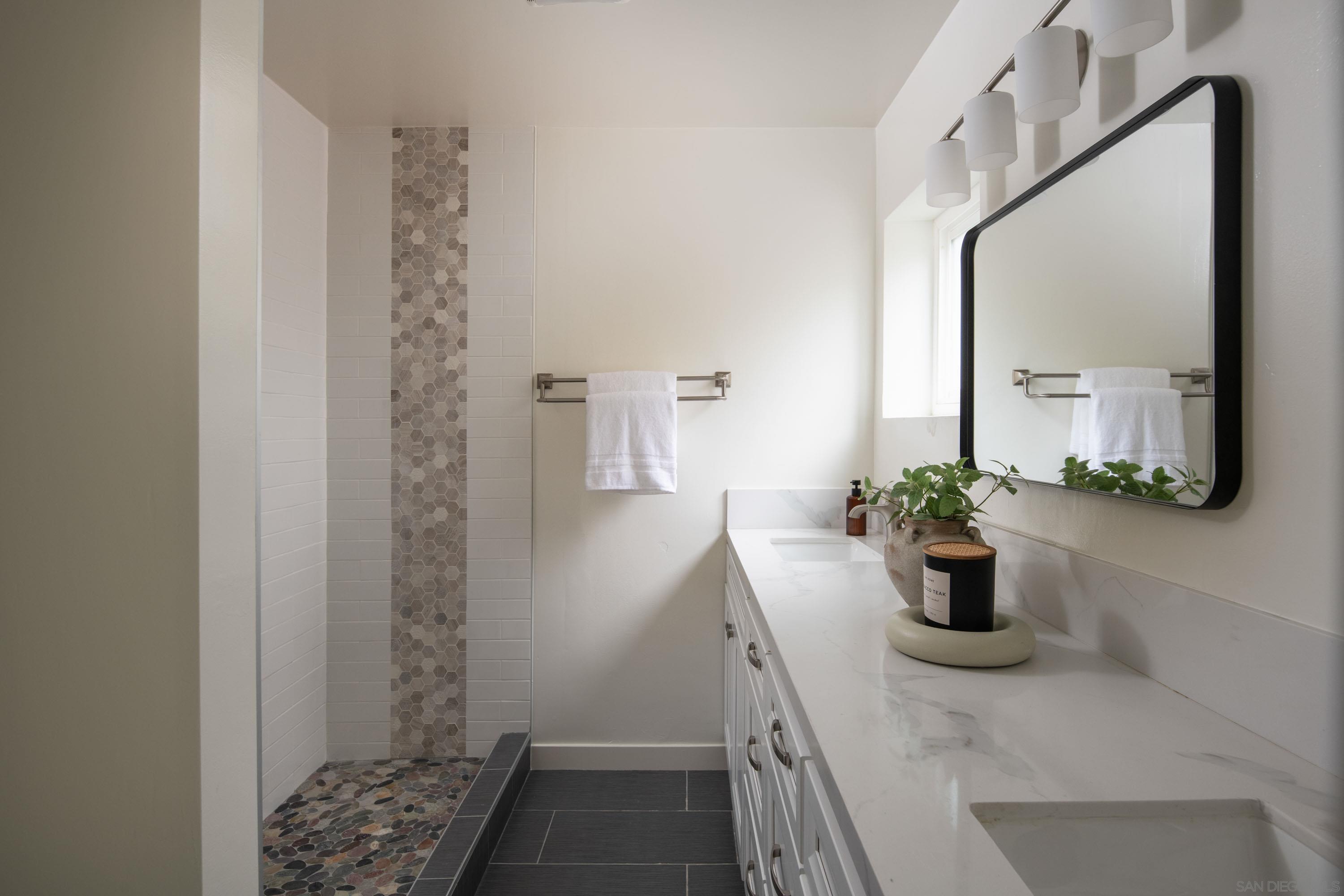 Detail Gallery Image 17 of 28 For 6739  Green Gables Ave, San Diego,  CA 92119 - 4 Beds | 3 Baths