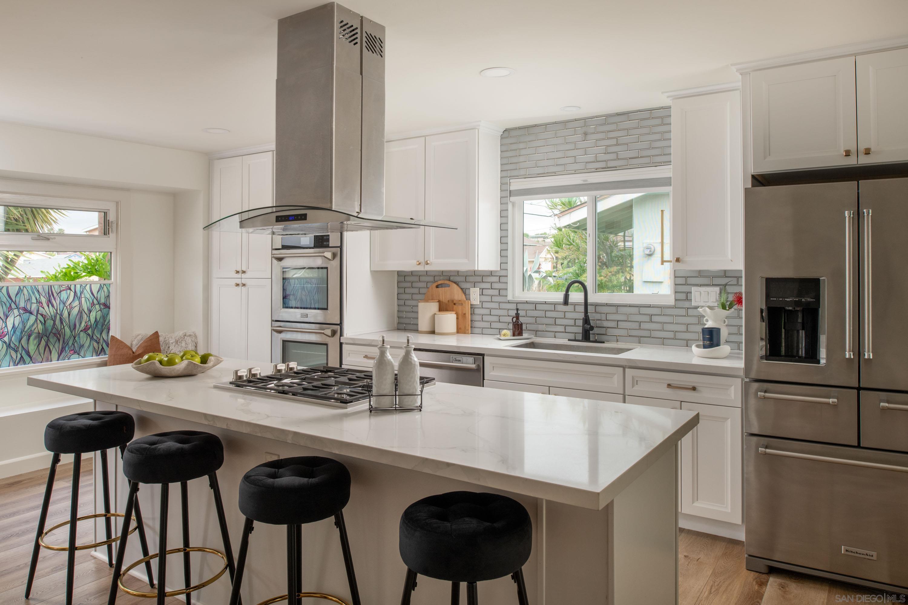 Detail Gallery Image 3 of 28 For 6739  Green Gables Ave, San Diego,  CA 92119 - 4 Beds | 3 Baths