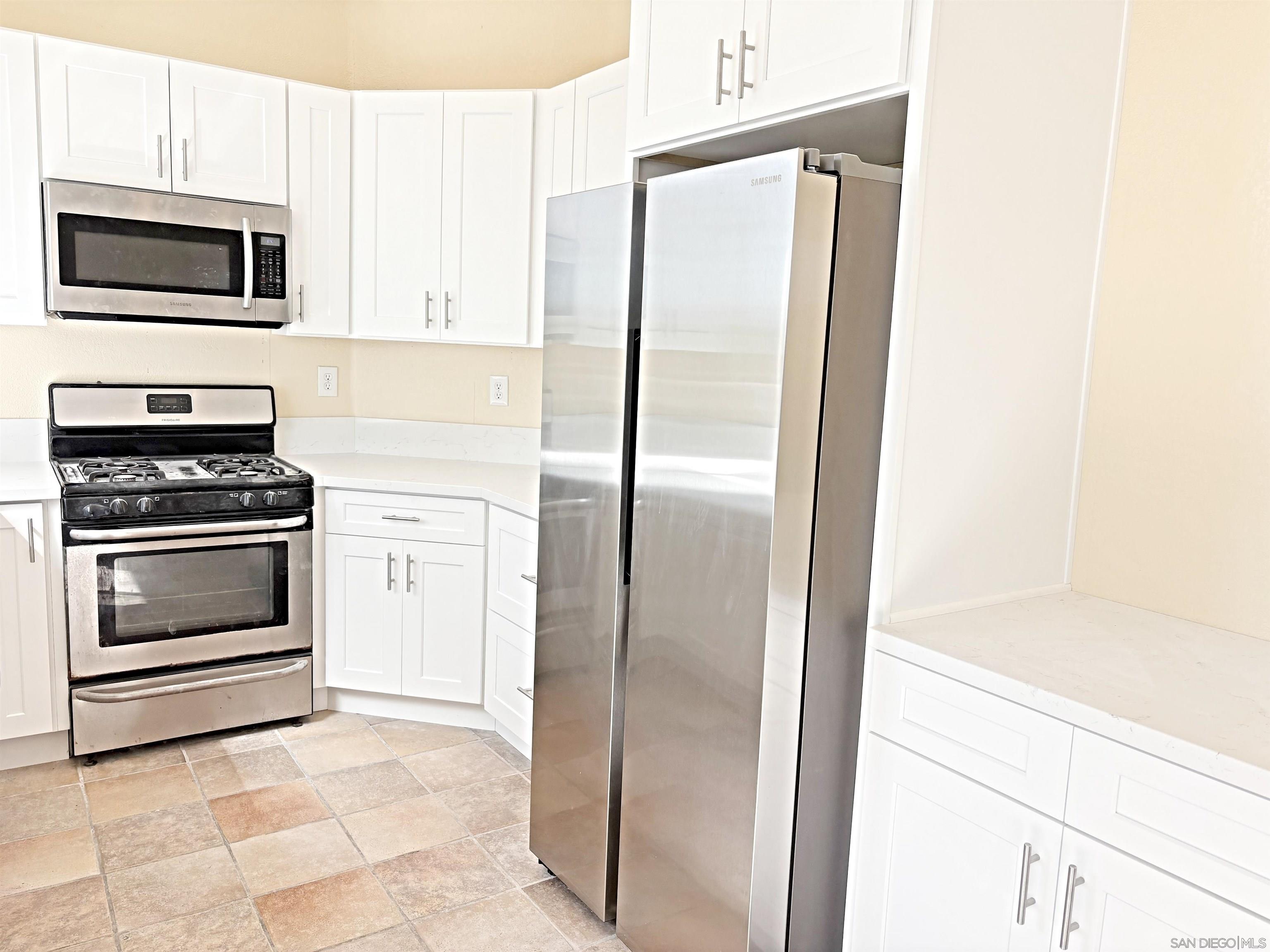 Detail Gallery Image 6 of 25 For 4065  Ivey Vista, Oceanside,  CA 92057 - 3 Beds | 2/1 Baths