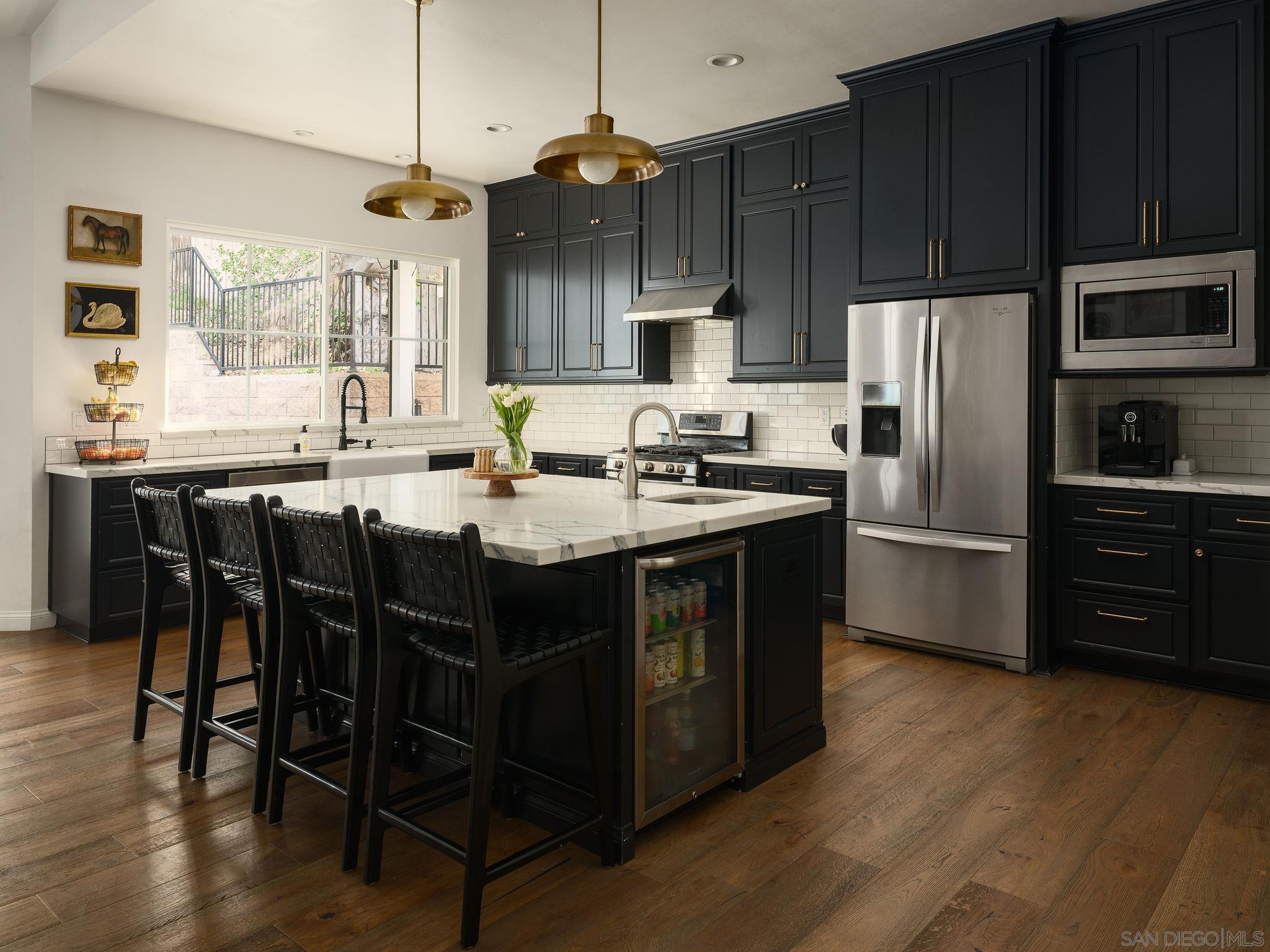 Detail Gallery Image 4 of 47 For 9777  Grosalia Avenue, La Mesa,  CA 91941 - 4 Beds | 3 Baths