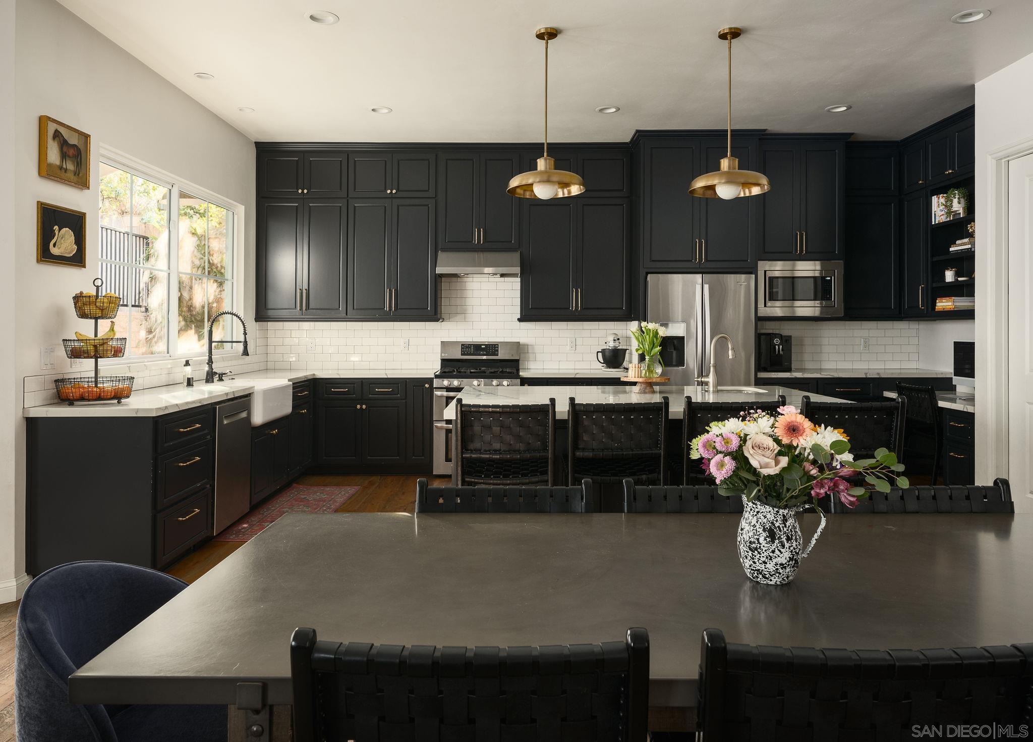 Detail Gallery Image 5 of 47 For 9777  Grosalia Avenue, La Mesa,  CA 91941 - 4 Beds | 3 Baths