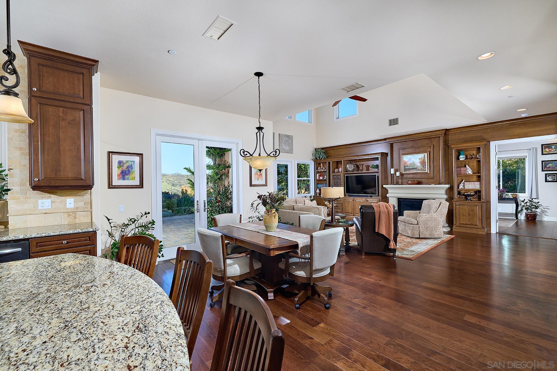 Detail Gallery Image 11 of 45 For 15792  via Santa Pradera, San Diego,  CA 92131 - 6 Beds | 5/1 Baths