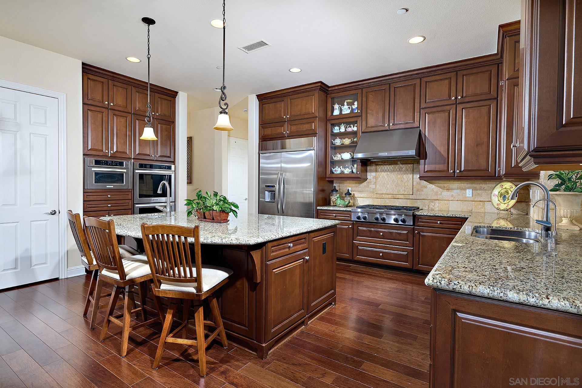 Detail Gallery Image 13 of 45 For 15792  via Santa Pradera, San Diego,  CA 92131 - 6 Beds | 5/1 Baths