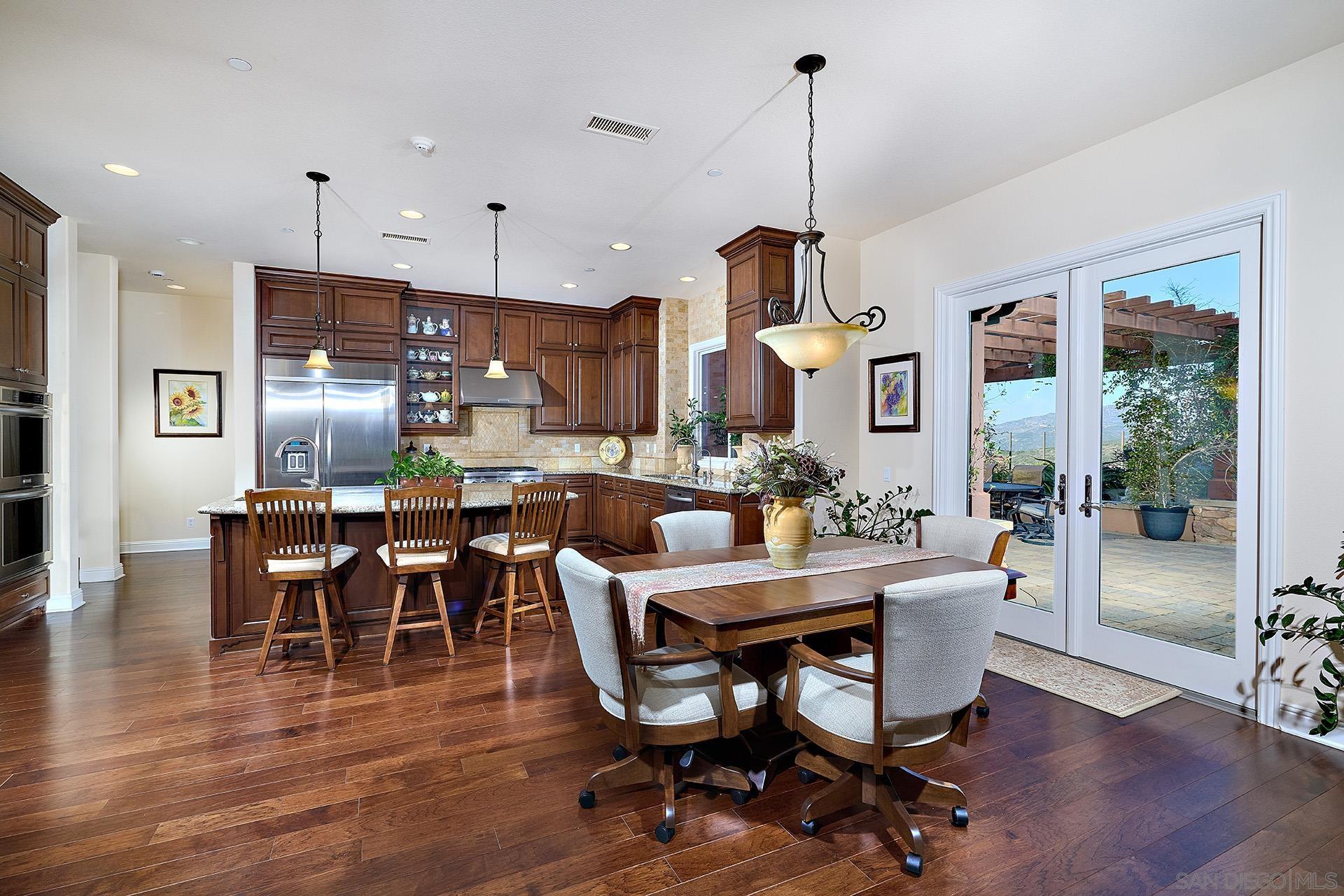 Detail Gallery Image 14 of 45 For 15792  via Santa Pradera, San Diego,  CA 92131 - 6 Beds | 5/1 Baths