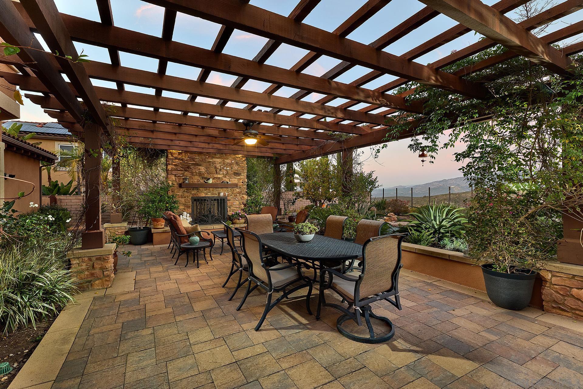 Detail Gallery Image 5 of 45 For 15792  via Santa Pradera, San Diego,  CA 92131 - 6 Beds | 5/1 Baths