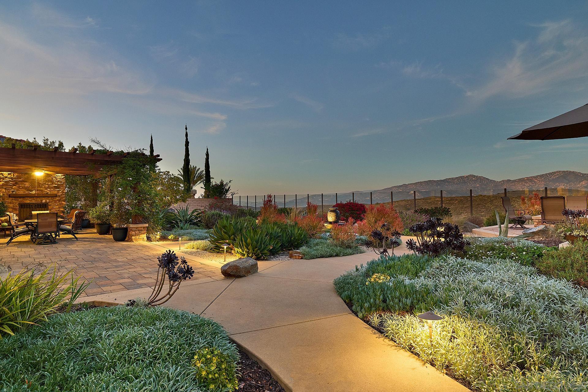 Detail Gallery Image 6 of 45 For 15792  via Santa Pradera, San Diego,  CA 92131 - 6 Beds | 5/1 Baths