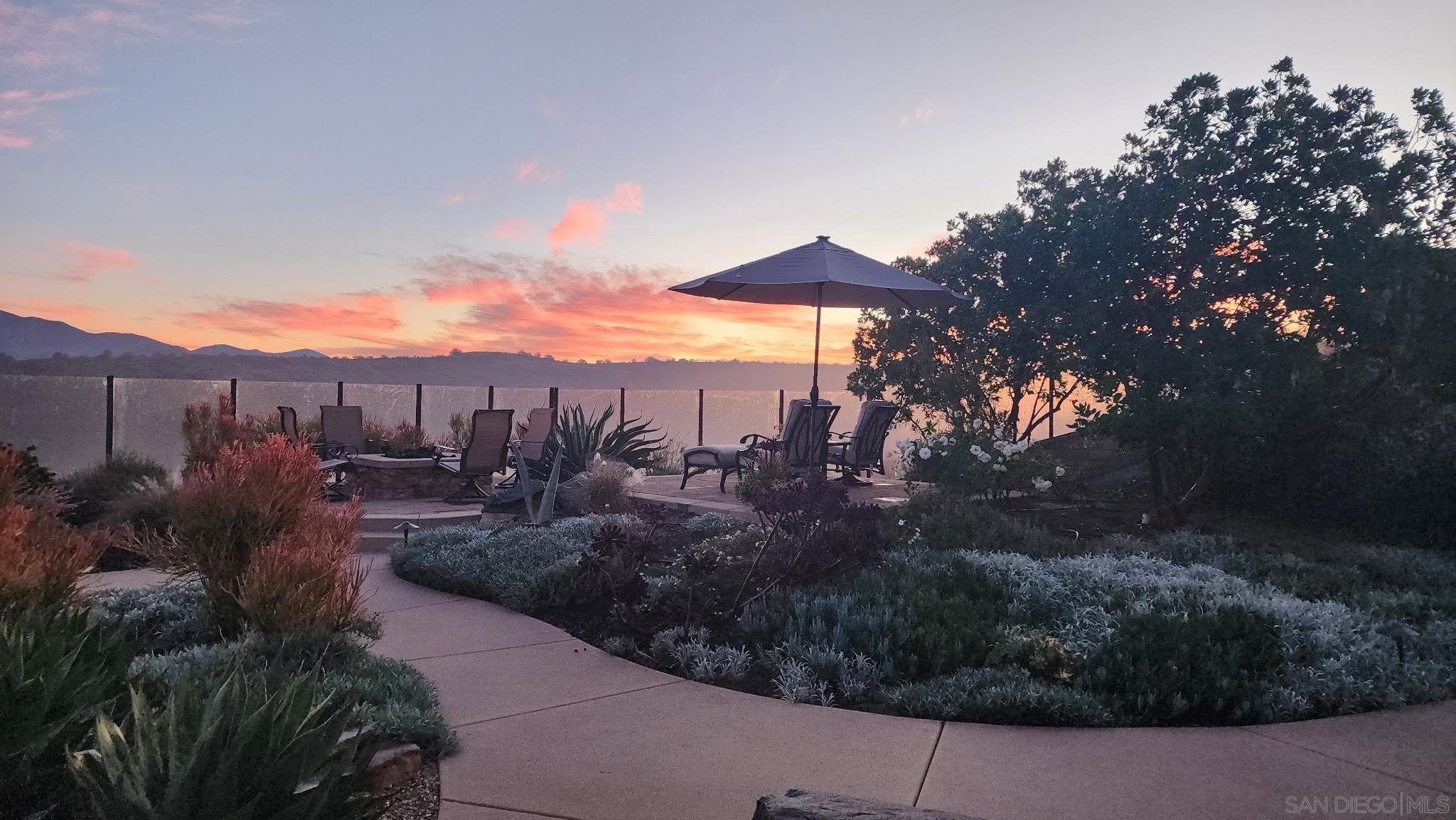 Detail Gallery Image 7 of 45 For 15792  via Santa Pradera, San Diego,  CA 92131 - 6 Beds | 5/1 Baths