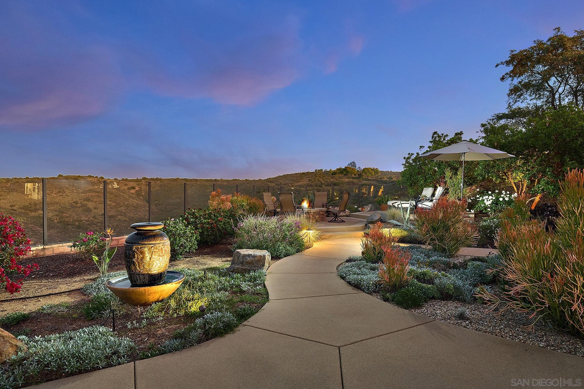 Detail Gallery Image 8 of 45 For 15792  via Santa Pradera, San Diego,  CA 92131 - 6 Beds | 5/1 Baths