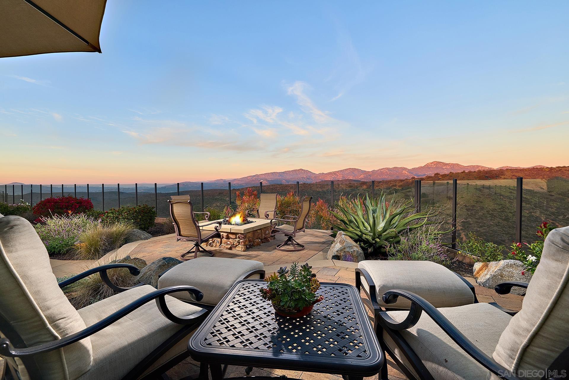 Detail Gallery Image 9 of 45 For 15792  via Santa Pradera, San Diego,  CA 92131 - 6 Beds | 5/1 Baths