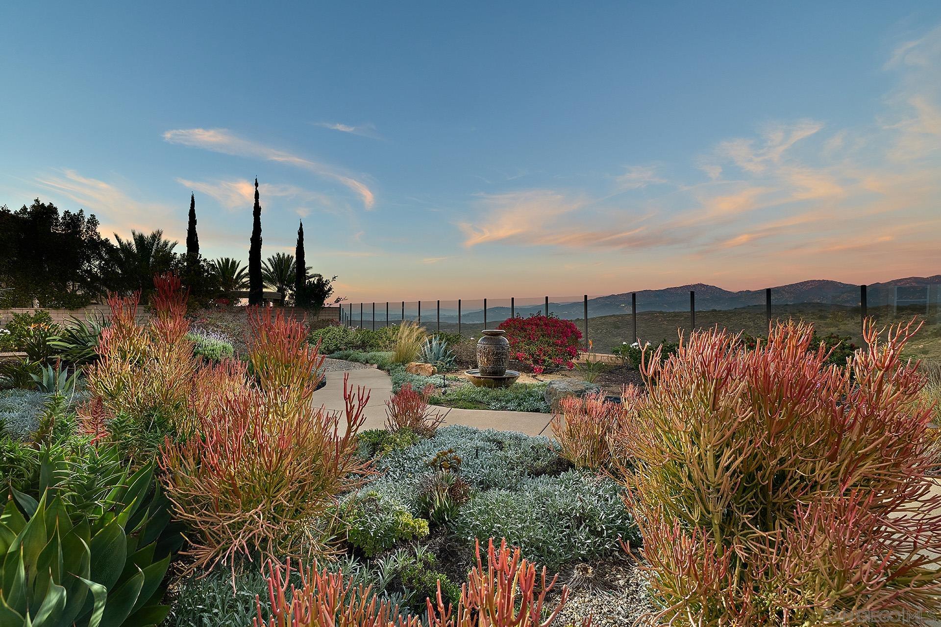 Detail Gallery Image 9 of 45 For 15792  via Santa Pradera, San Diego,  CA 92131 - 6 Beds | 5/1 Baths
