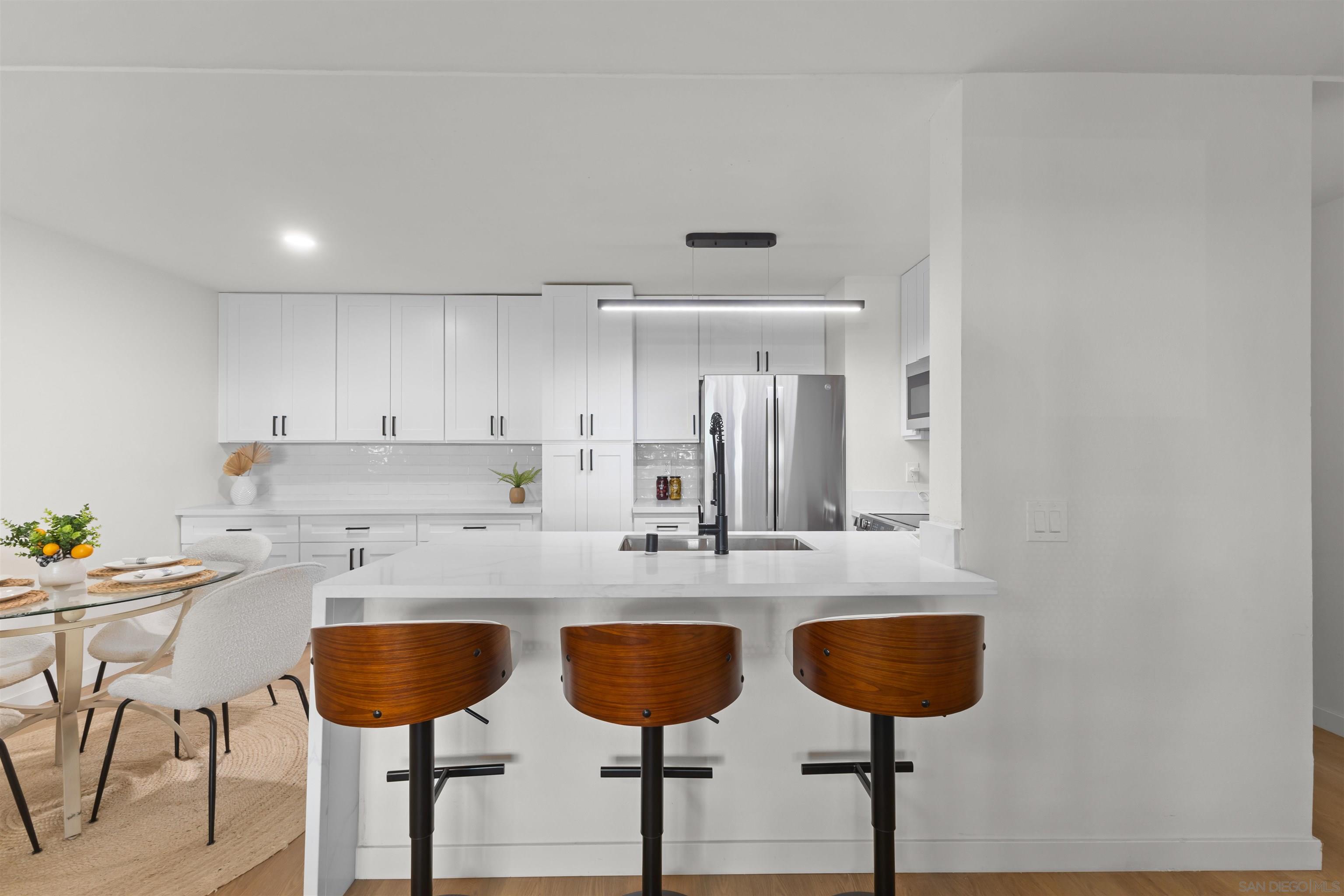 Detail Gallery Image 2 of 21 For 10225  Caminito Cuervo  #125,  San Diego,  CA 92108 - 2 Beds | 2 Baths